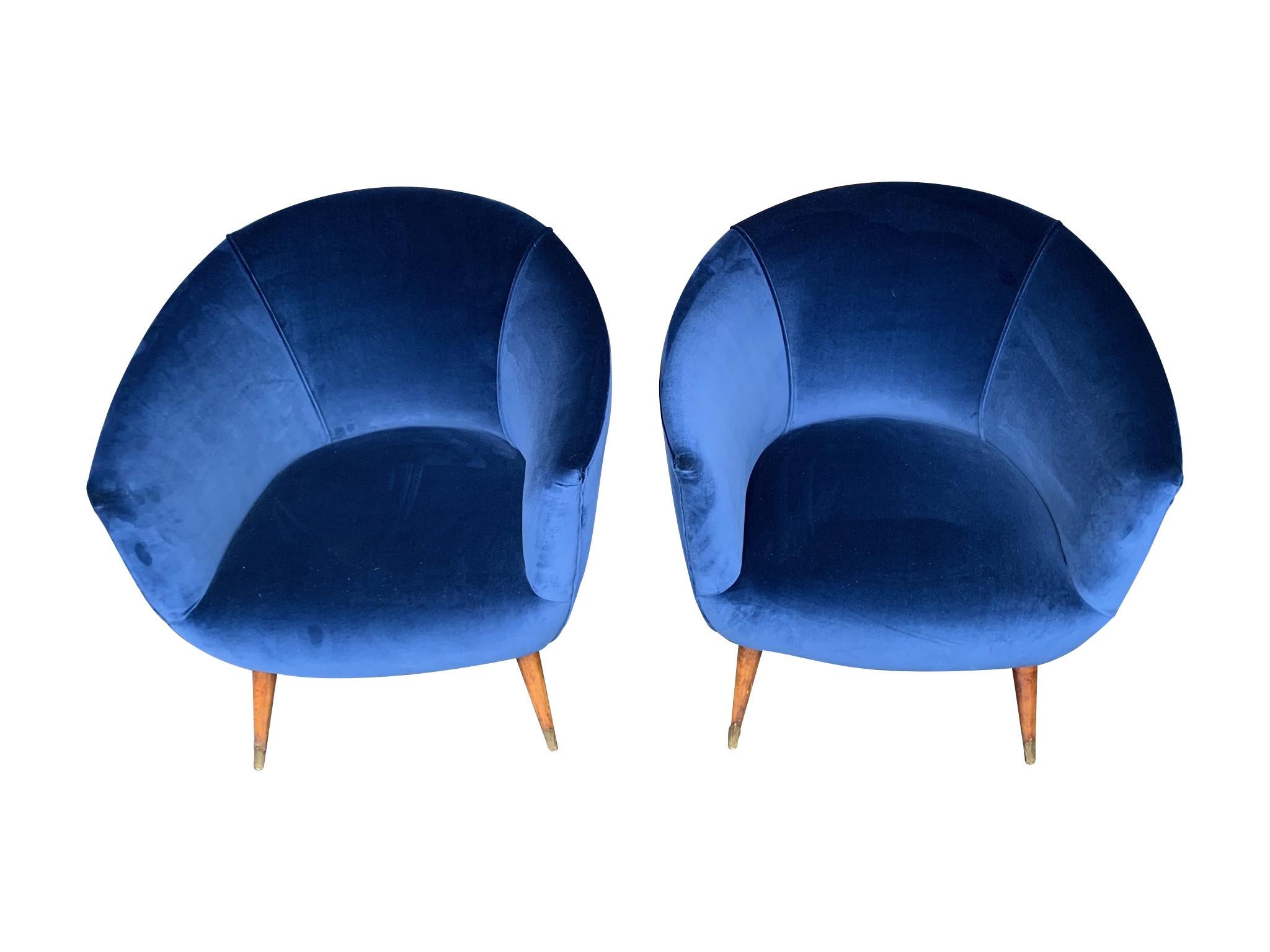 Lovely Pair of Italian 1950s Cocktail Chairs in the Style of Gio Ponti 4