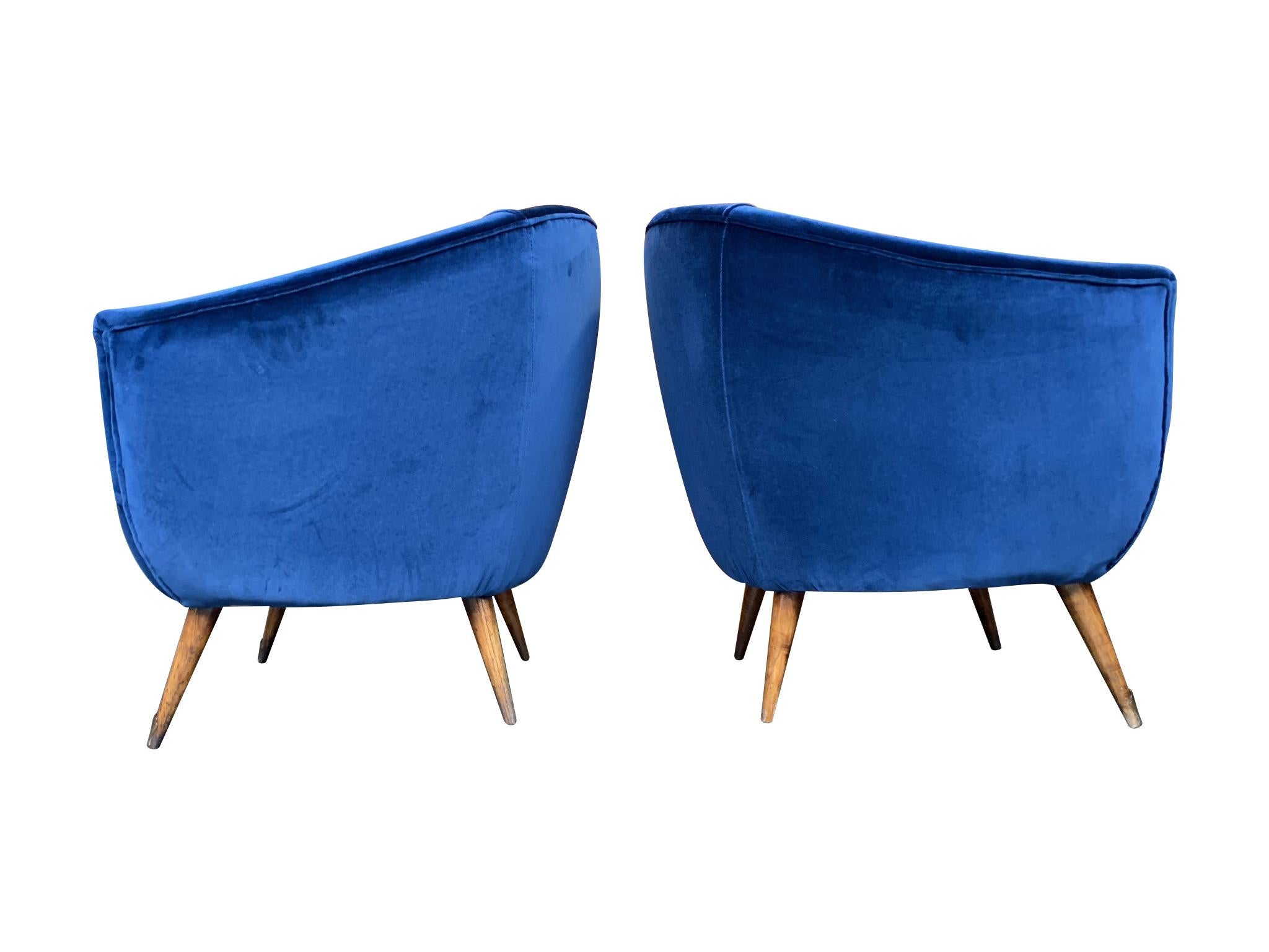 Lovely Pair of Italian 1950s Cocktail Chairs in the Style of Gio Ponti 7