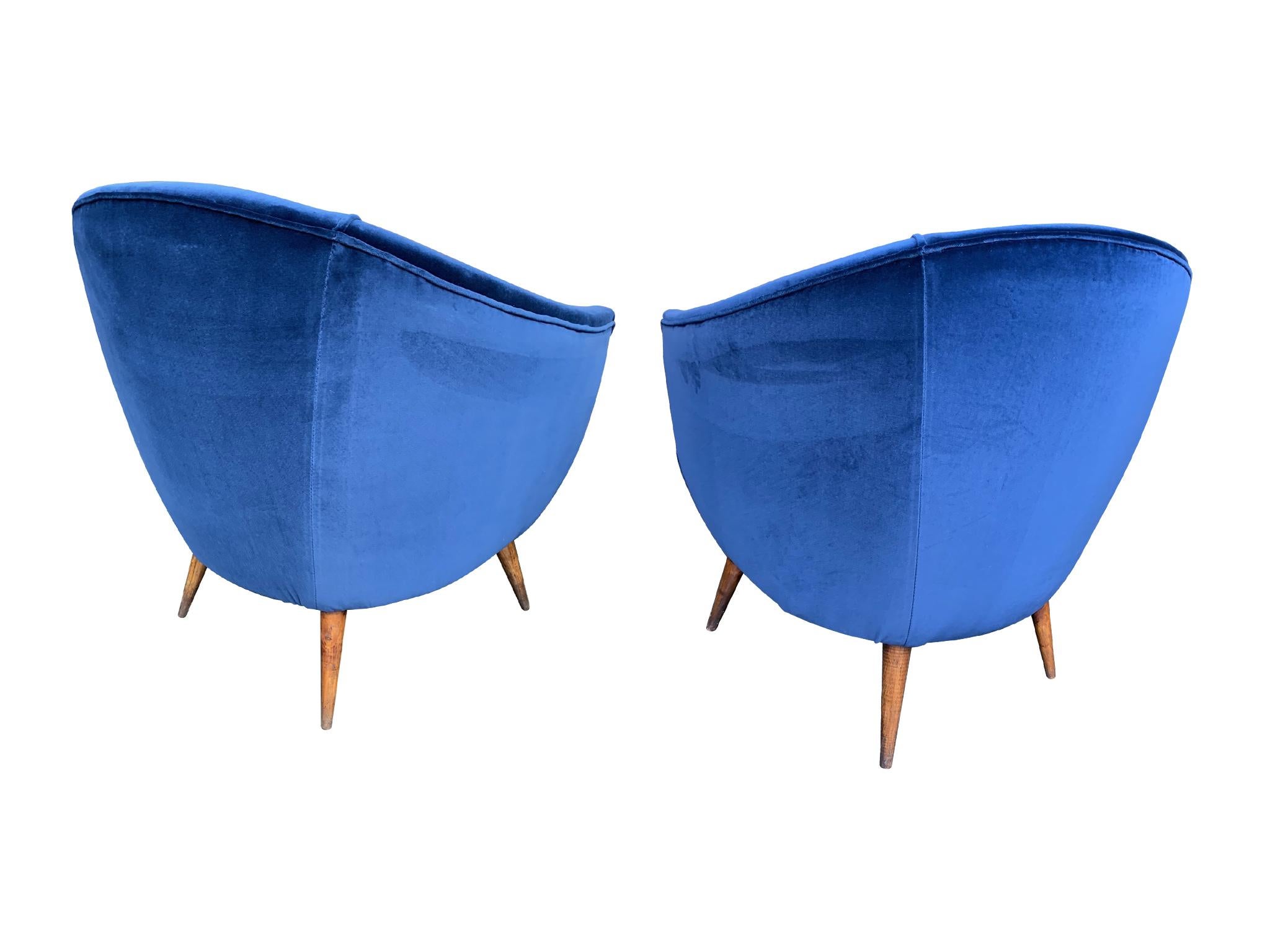 Lovely Pair of Italian 1950s Cocktail Chairs in the Style of Gio Ponti 1