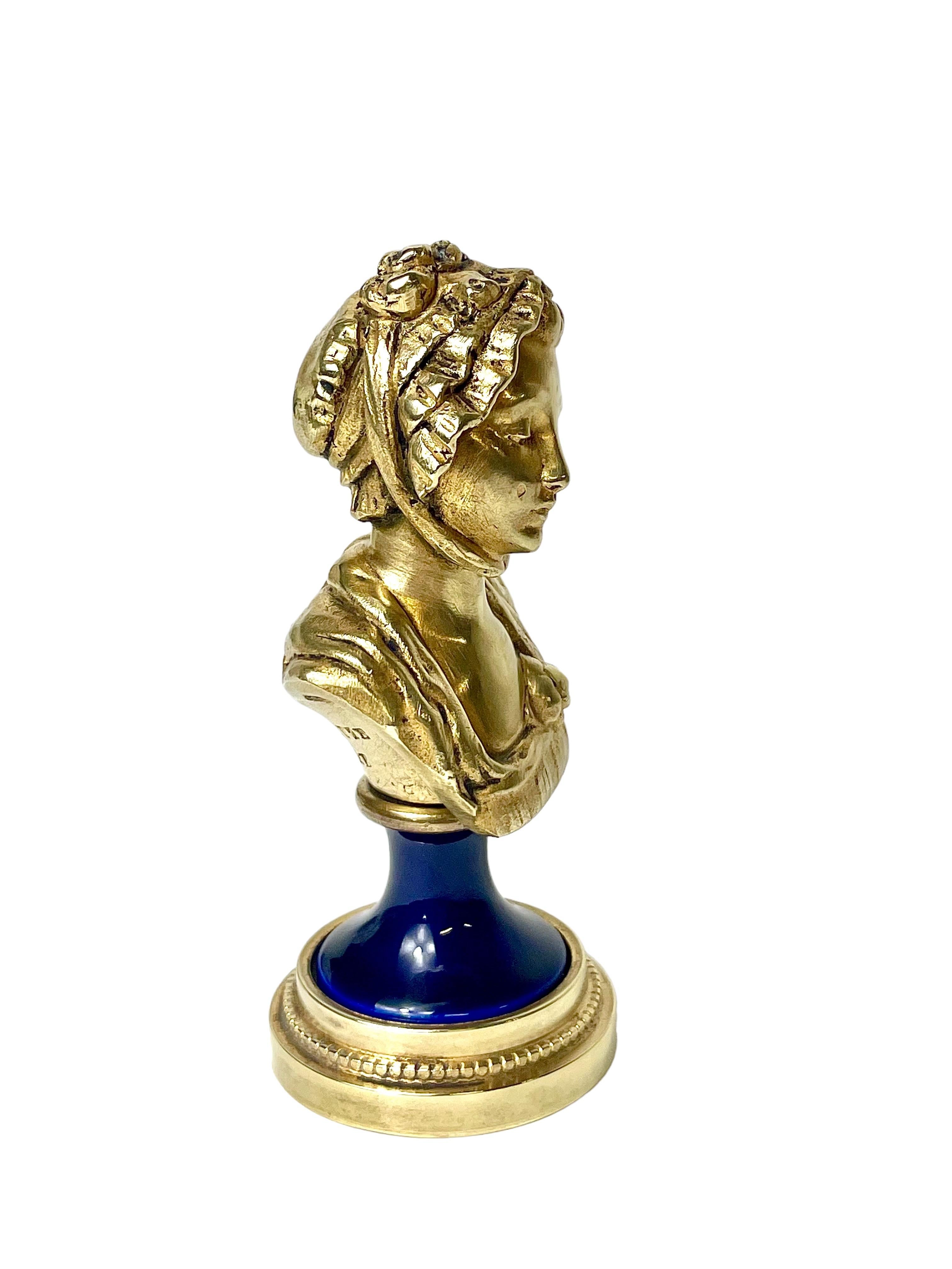 Petite Gilt Bronze and Porcelain Bust of a Young Lady In Good Condition For Sale In LA CIOTAT, FR
