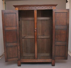 A lovely quality early 20th Century oak wardrobe