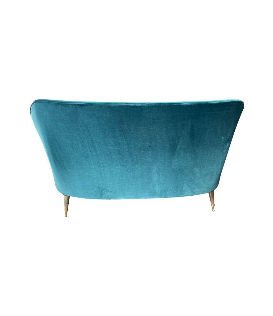 A lovely shaped orignal Italian 1950s two seater sofa with curved back For Sale 6