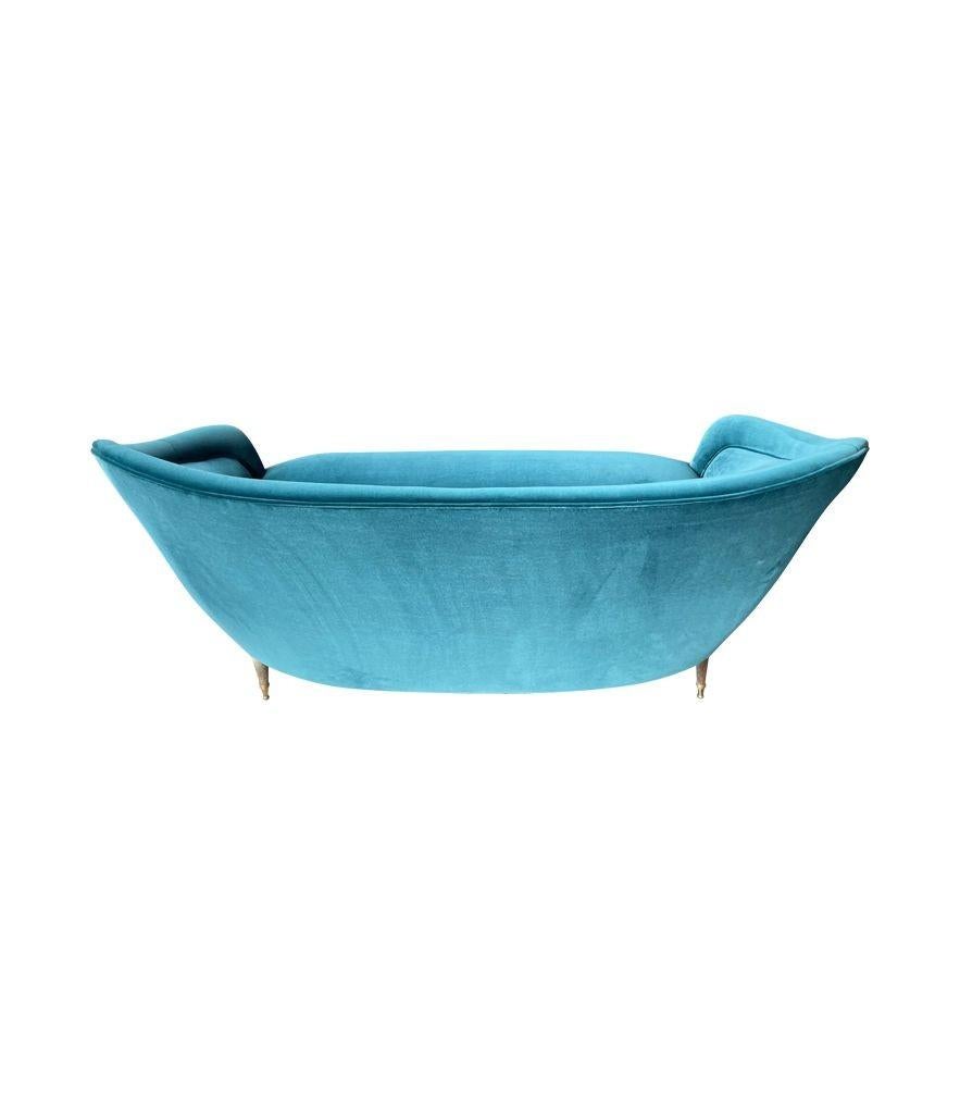 A lovely shaped orignal Italian 1950s two seater sofa with curved back For Sale 7