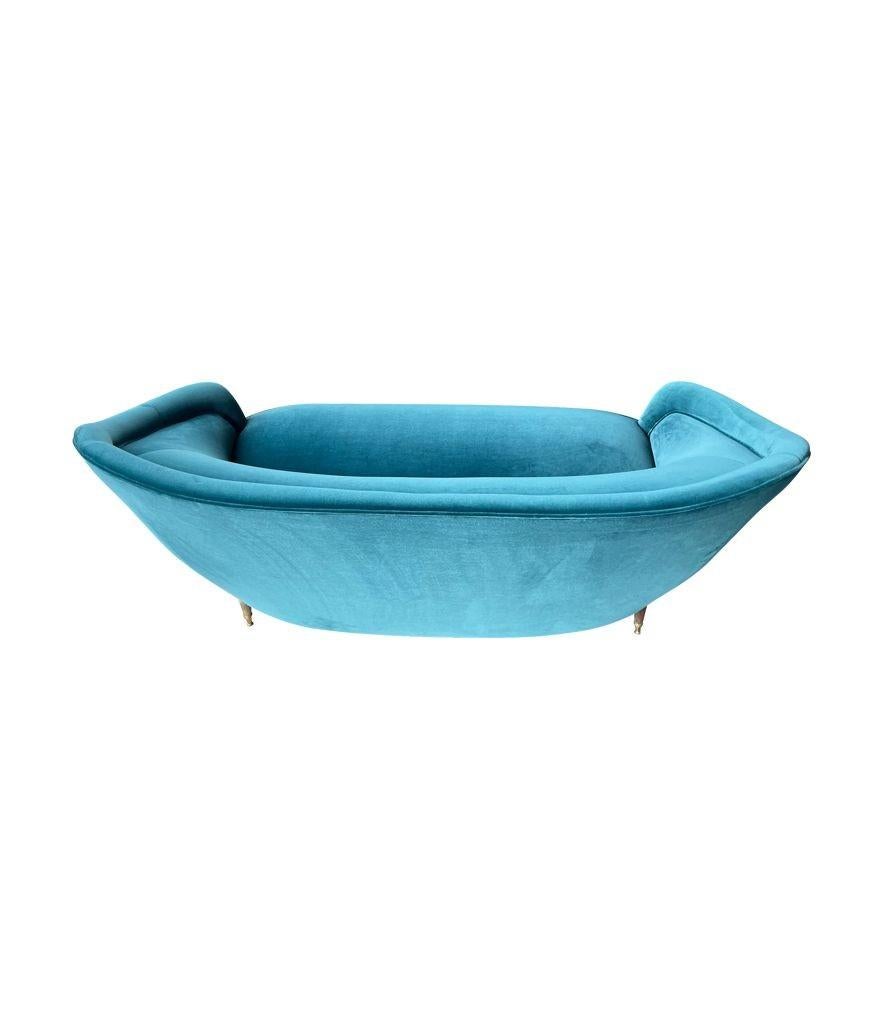 A lovely shaped orignal Italian 1950s two seater sofa with curved back For Sale 1