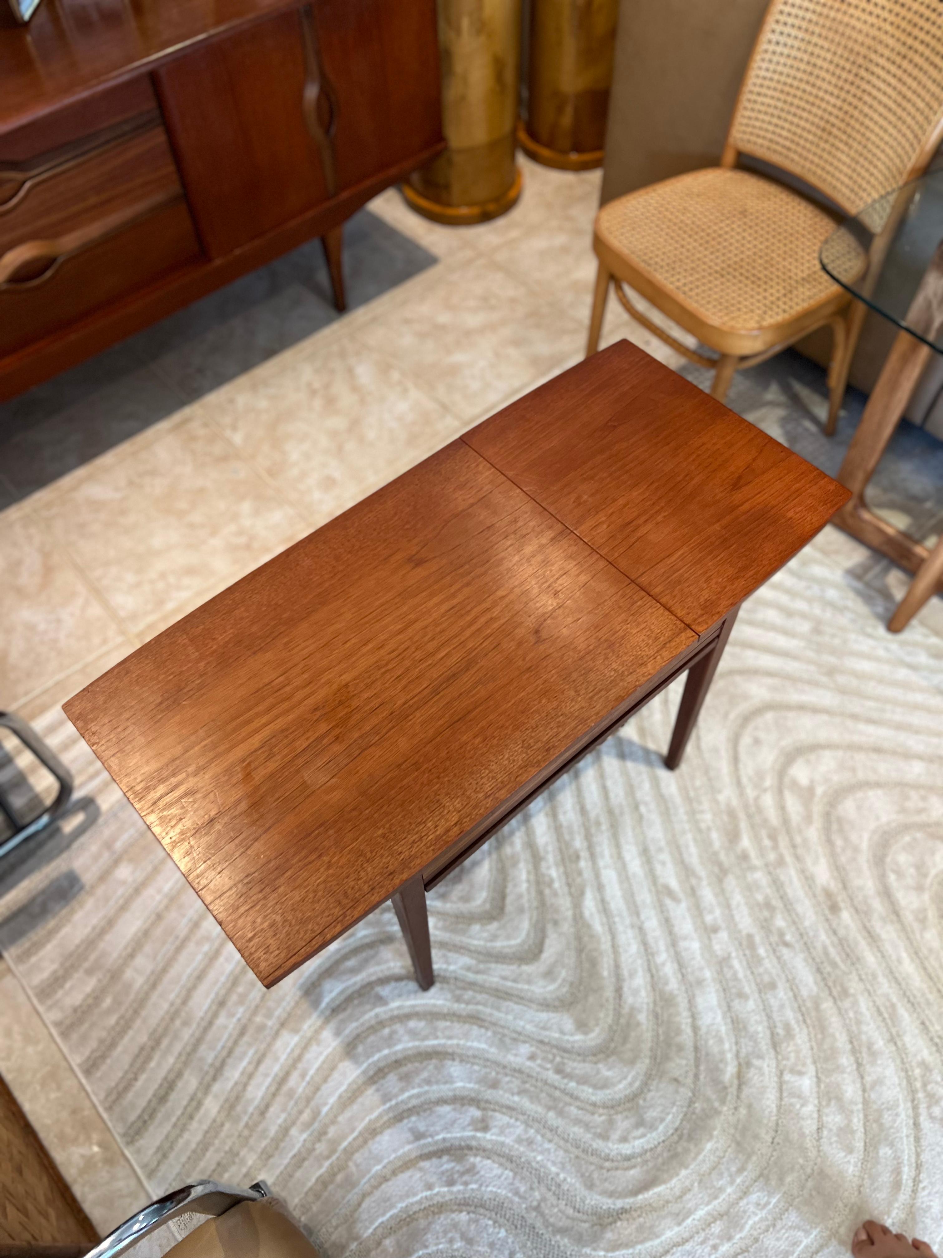 Lovely Teak Veneered Sewing Box from the 1960s, Unmarked 6