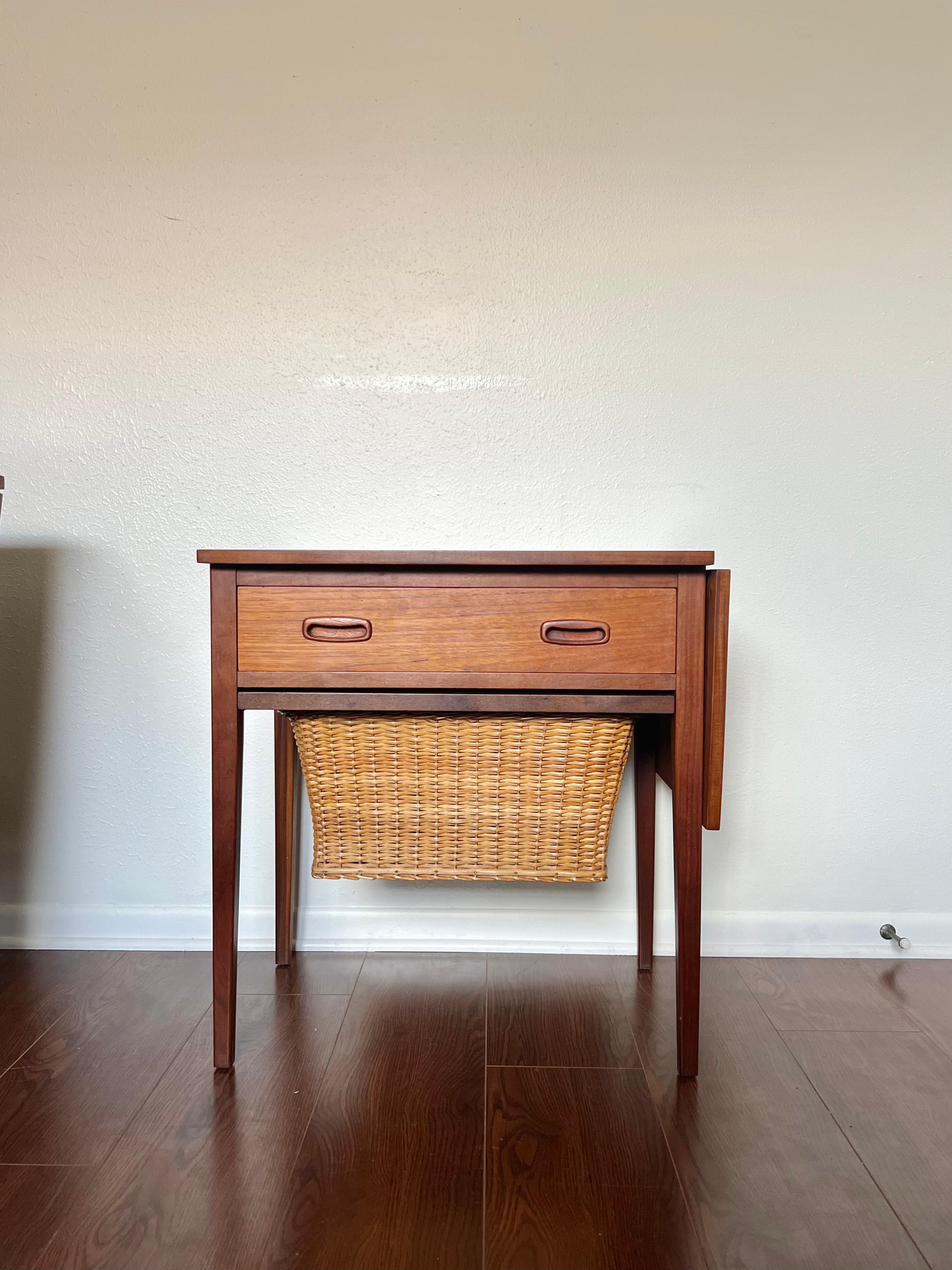 Mid-Century Modern Lovely Teak Veneered Sewing Box from the 1960s, Unmarked