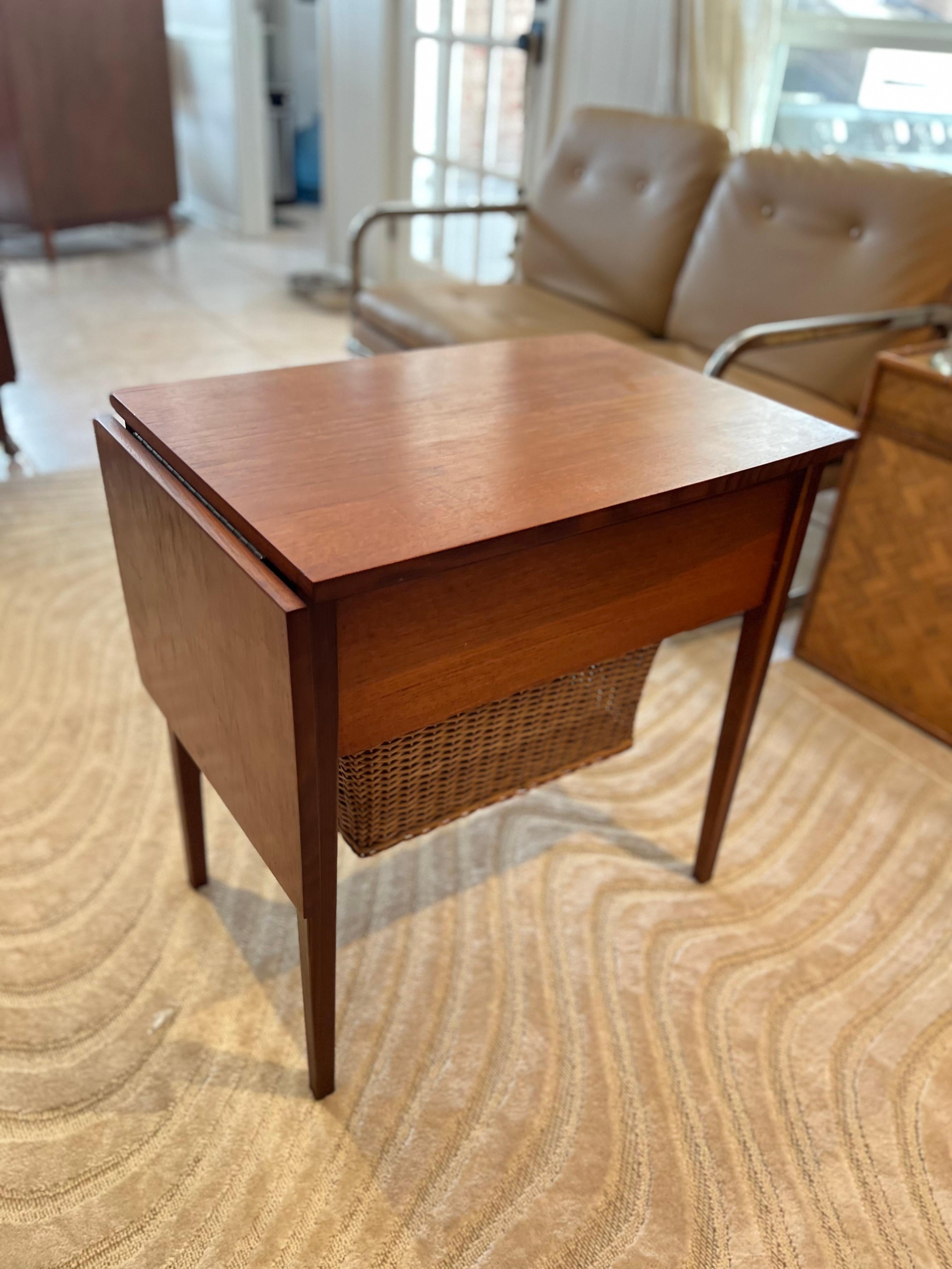 Lovely Teak Veneered Sewing Box from the 1960s, Unmarked 3