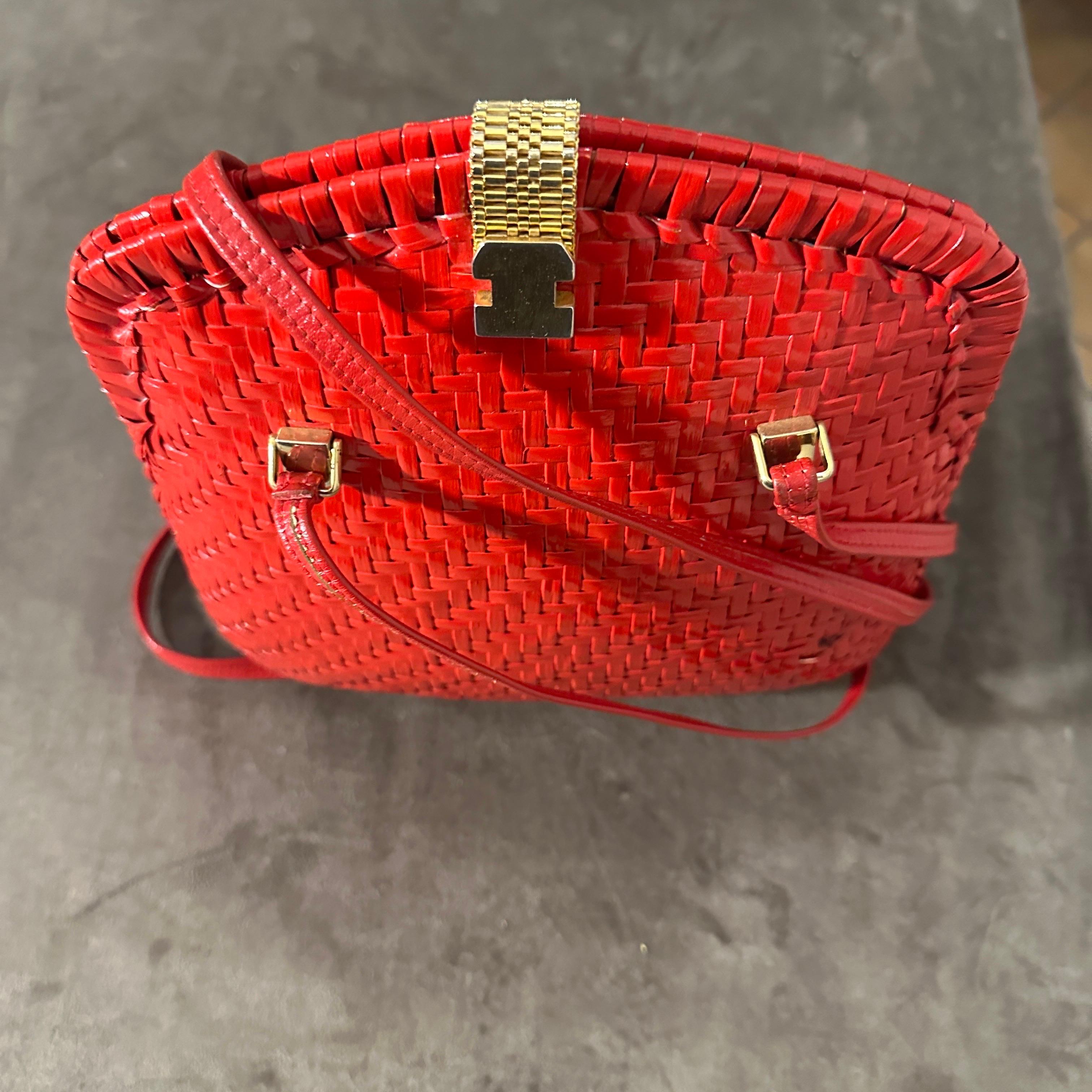 A Lovely Vintage 1960s Red Wicker Italian Crossbody Bag For Sale 1
