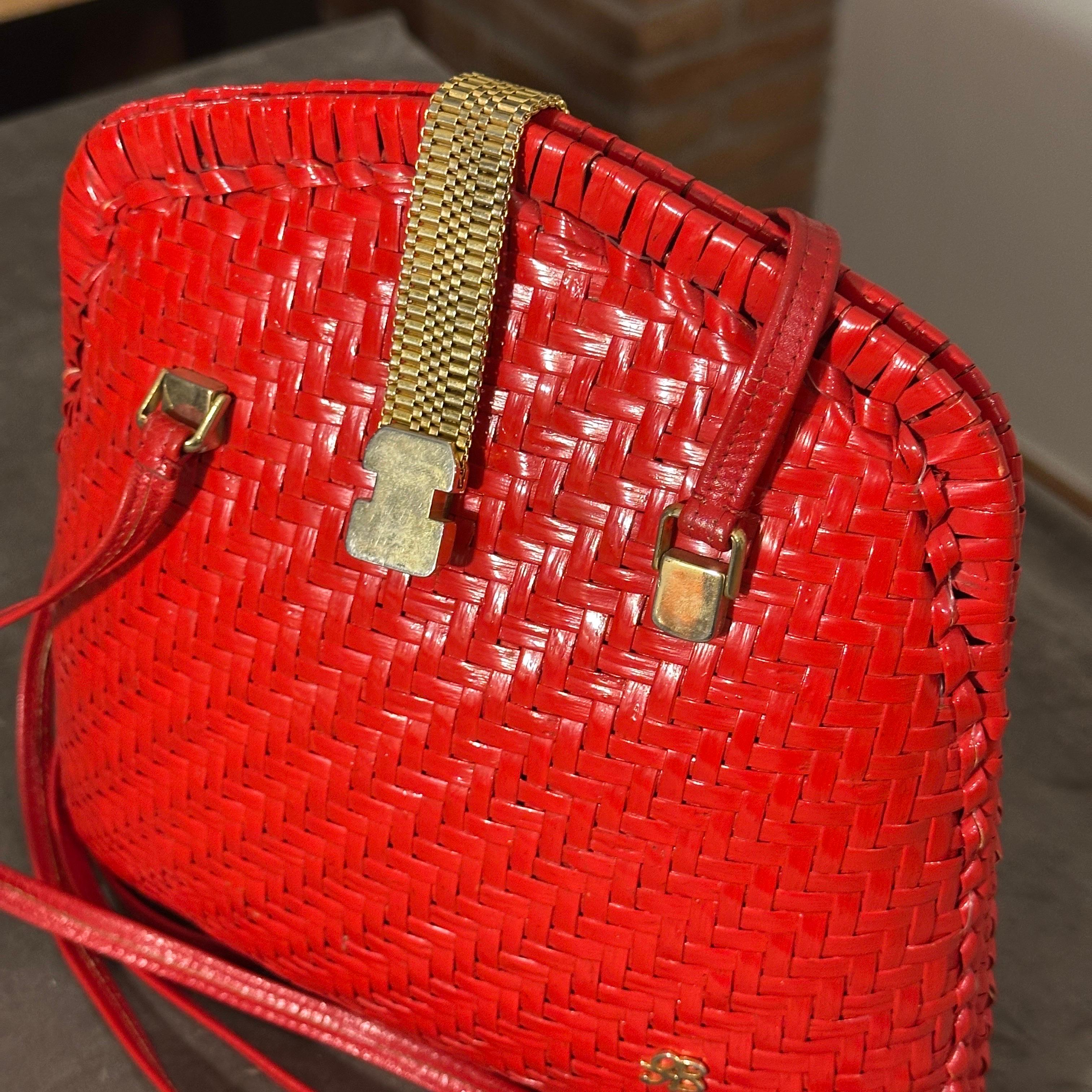 A Lovely Vintage 1960s Red Wicker Italian Crossbody Bag For Sale 5