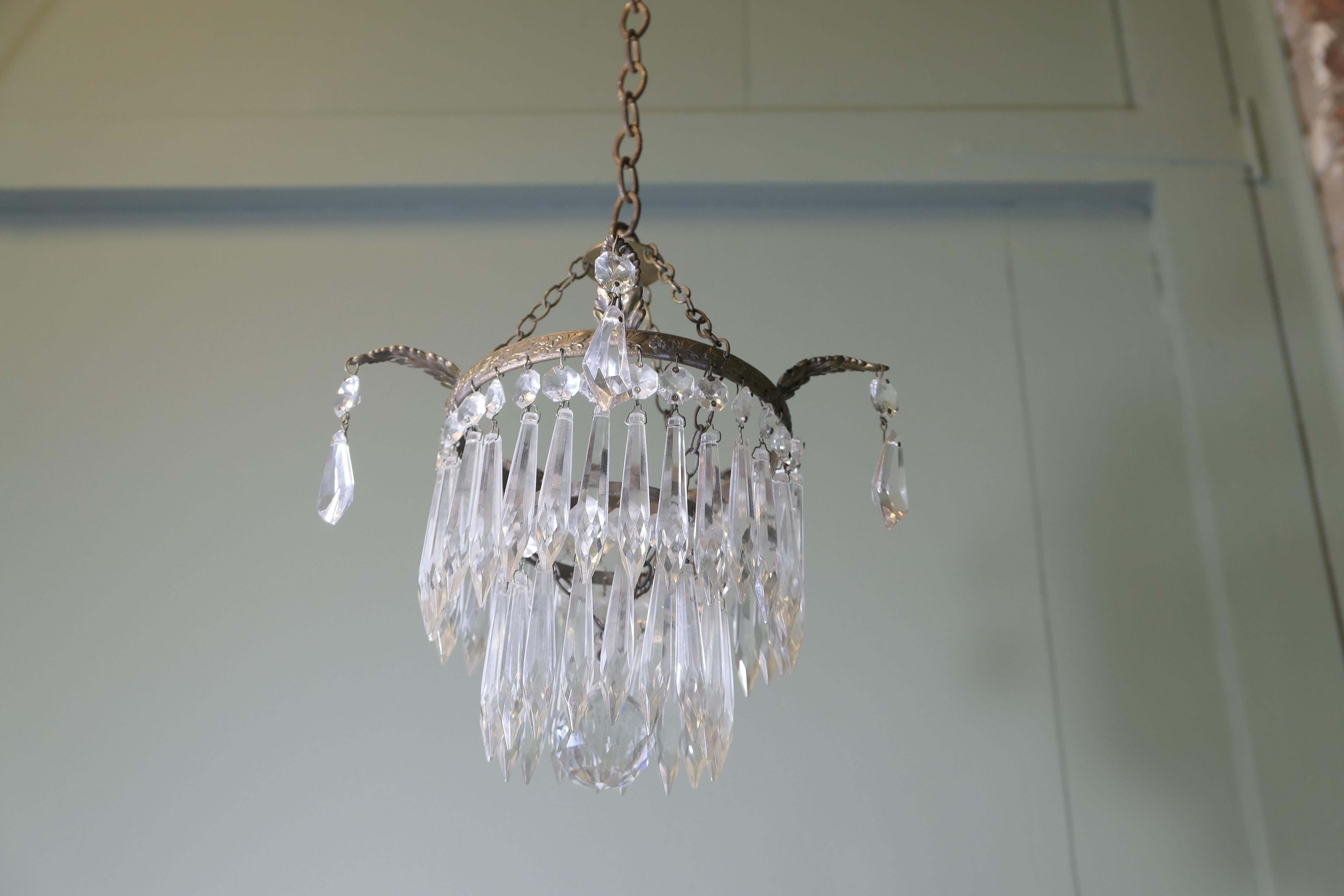 Preciosa araña de cristal de 2 niveles en cascada mediados del siglo XX en venta