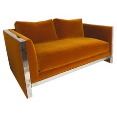 Un Loveseat diseñado por Milo Baughman