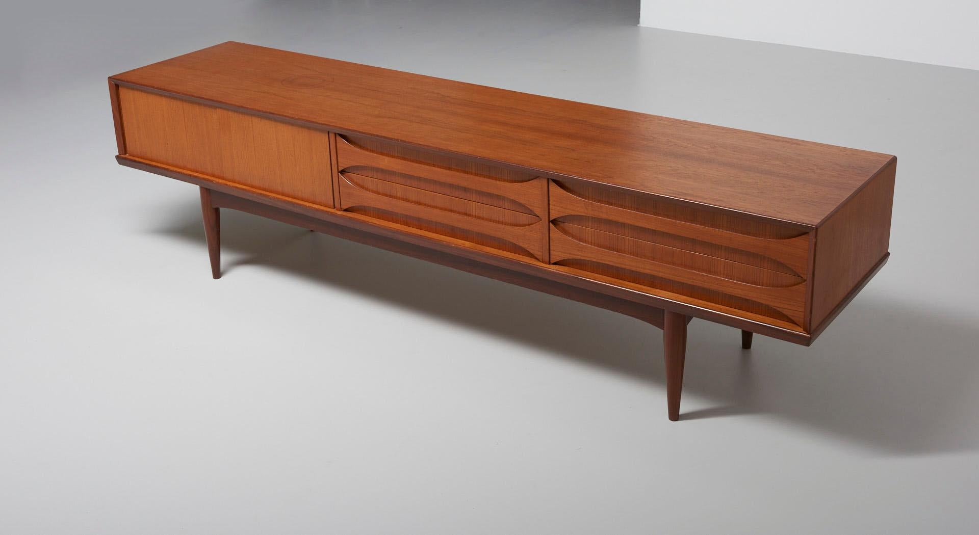 Low Paola Sideboard by Oswals Vermaercke 5