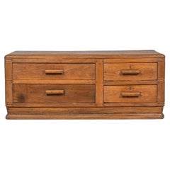 Commode basse à quatre tiroirs en bois de teck