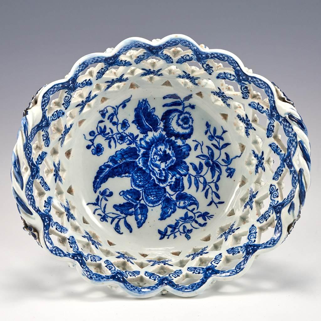 Georgian A Lowestoft Porcelain Basket of Scalloped Oval Form c1790 For Sale
