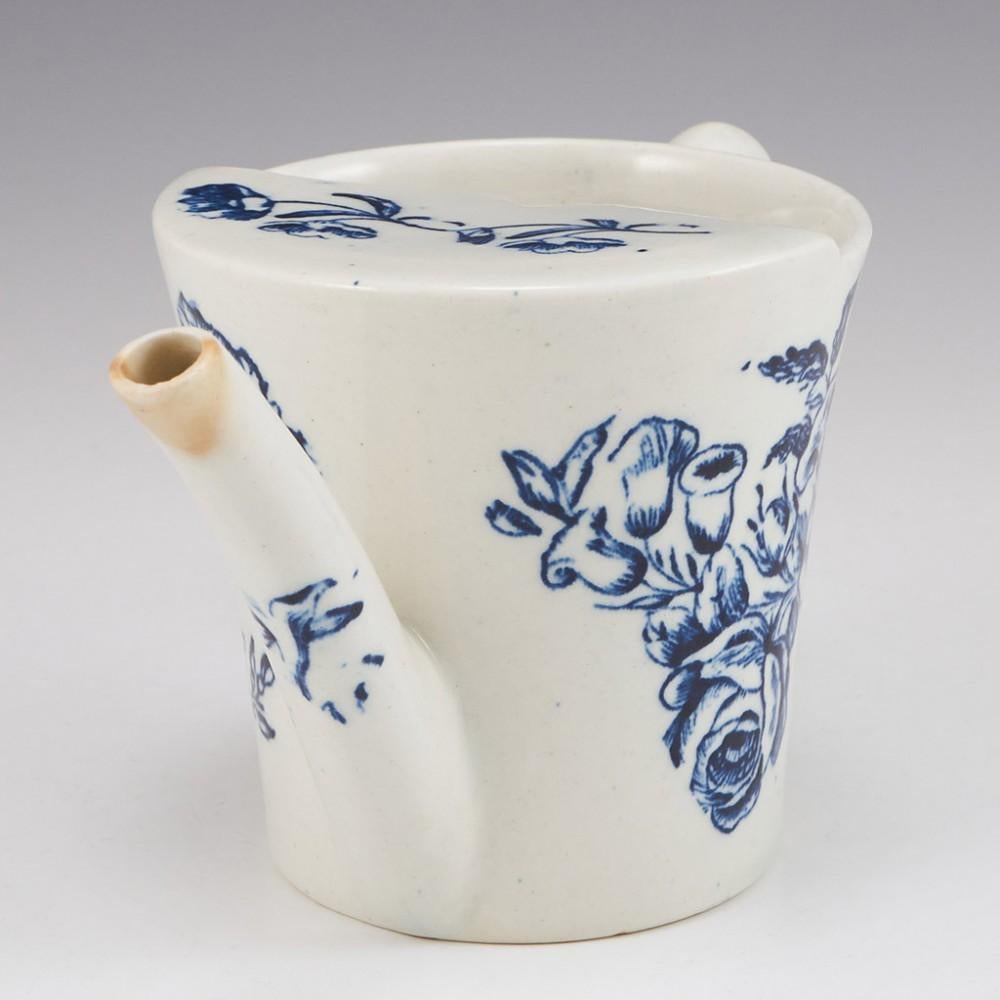 British A Lowestoft Porcelain Feeding Cup c1775 For Sale