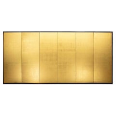 Un écran lumineux à six panneaux en feuilles d'or