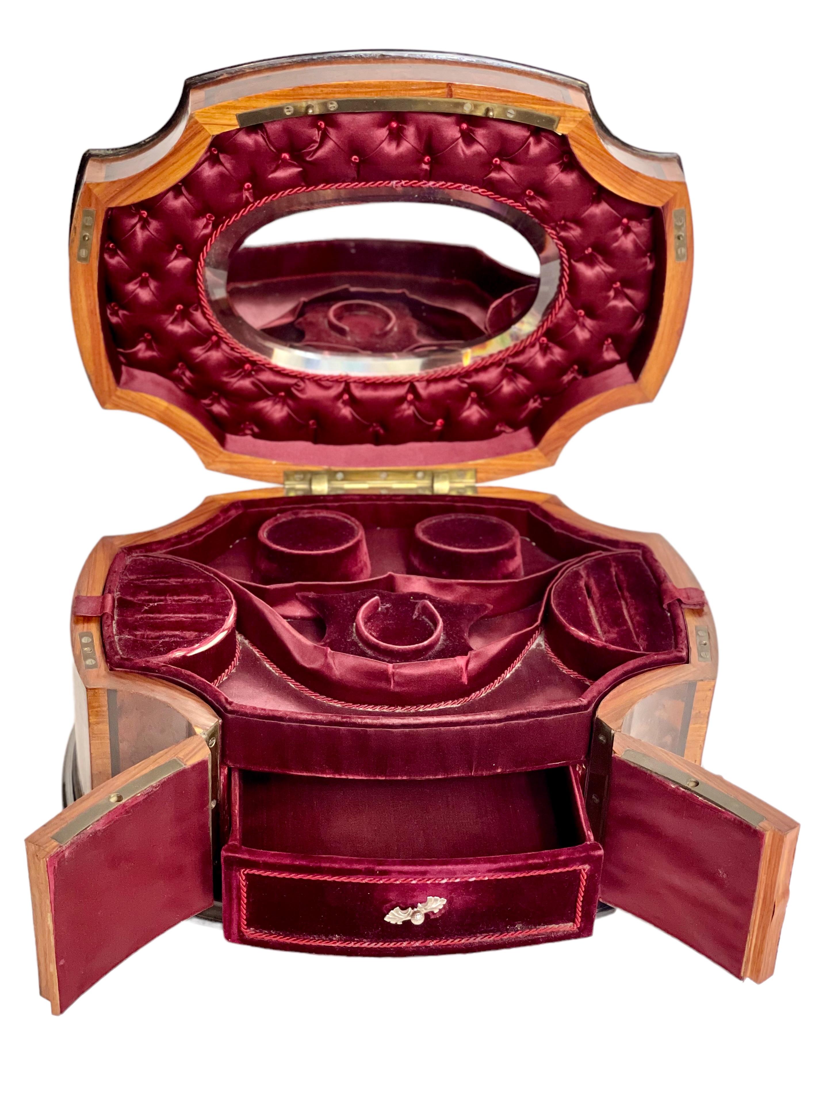  French Antique Jewellery Box In Good Condition In LA CIOTAT, FR
