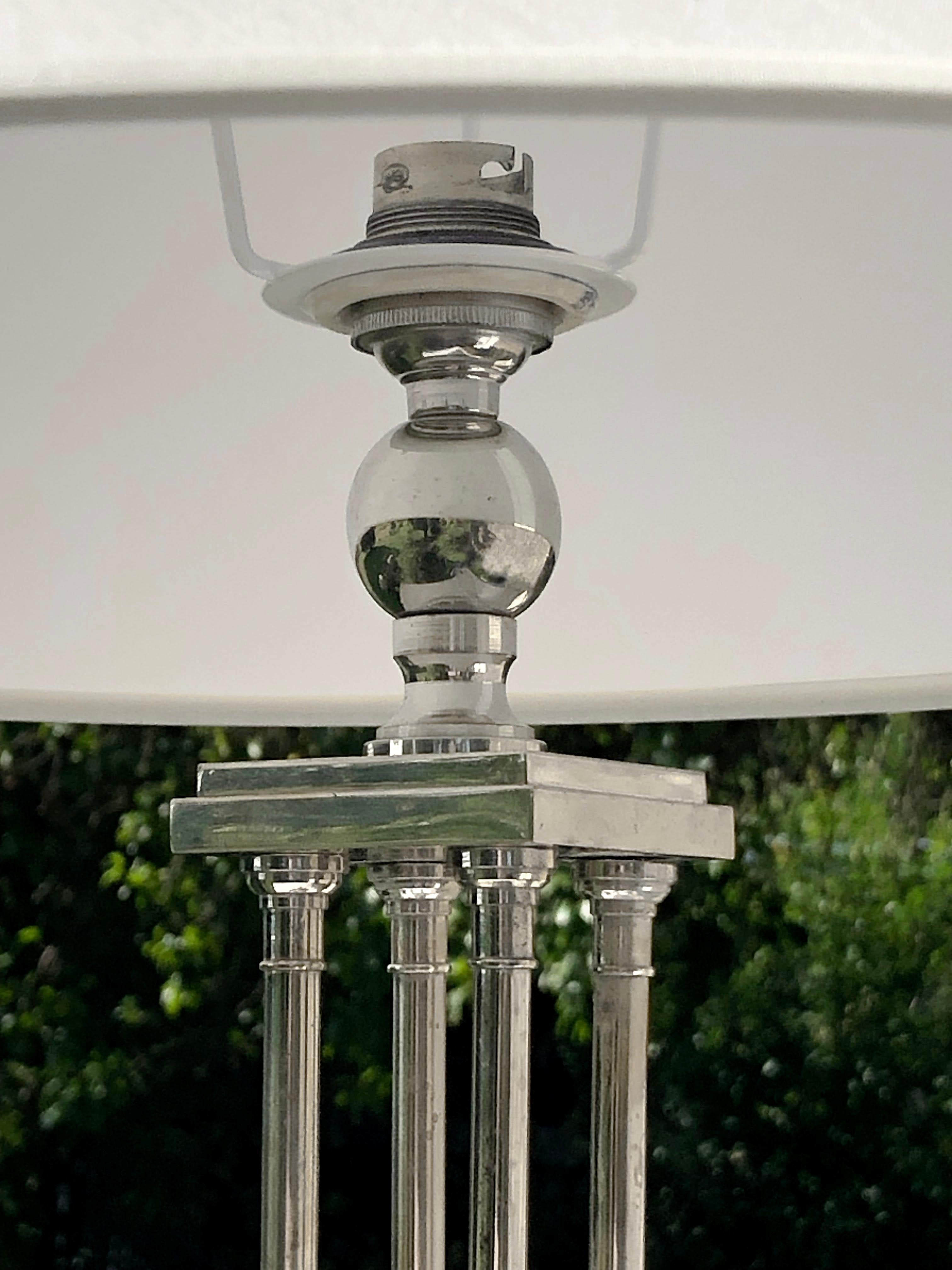 A LUXURIOUS Art-Deco MODERNIST TABLE LAMP, in the style of DESNY, France 1930 Metal en venta