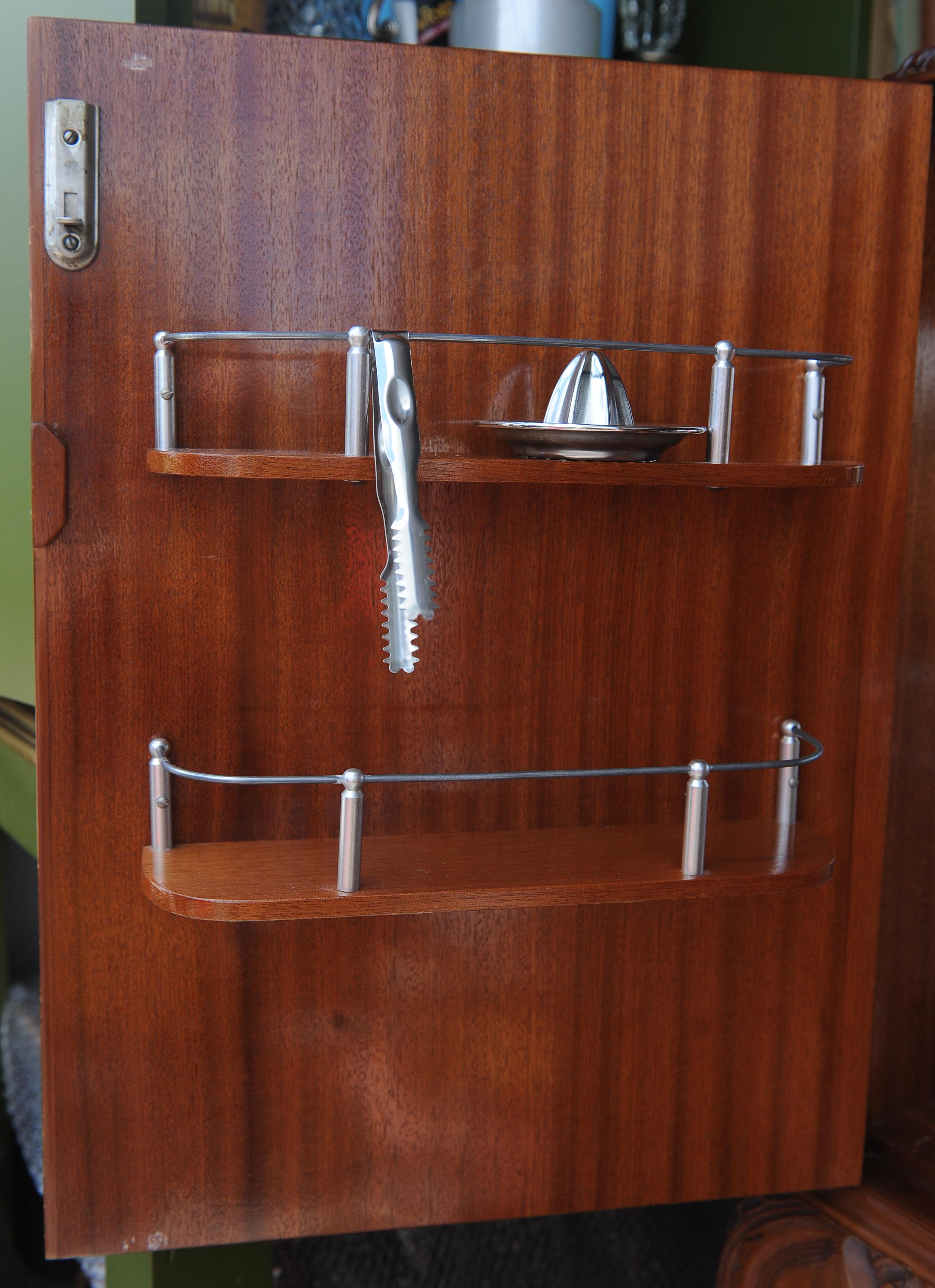 Un Lujoso Bar Seco, Mueble Coctelero con Interior Iluminado y Equipado con Espejos en venta 1