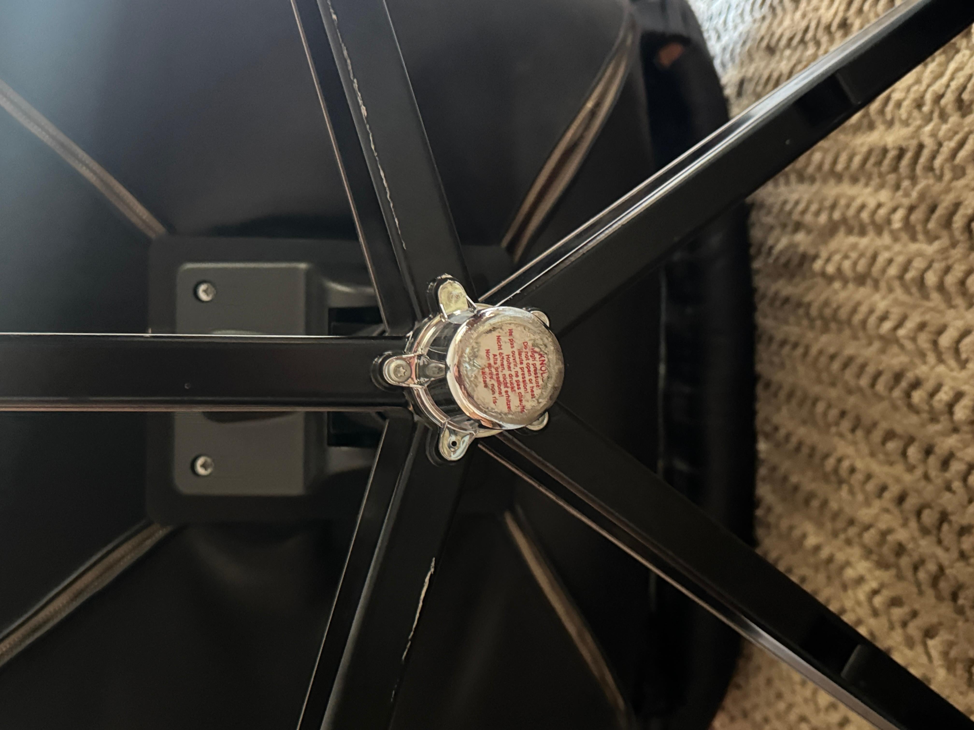 Ein luxuriöser Schreibtischstuhl aus braunem Leder von Otto Zapf für Knoll im Angebot 4