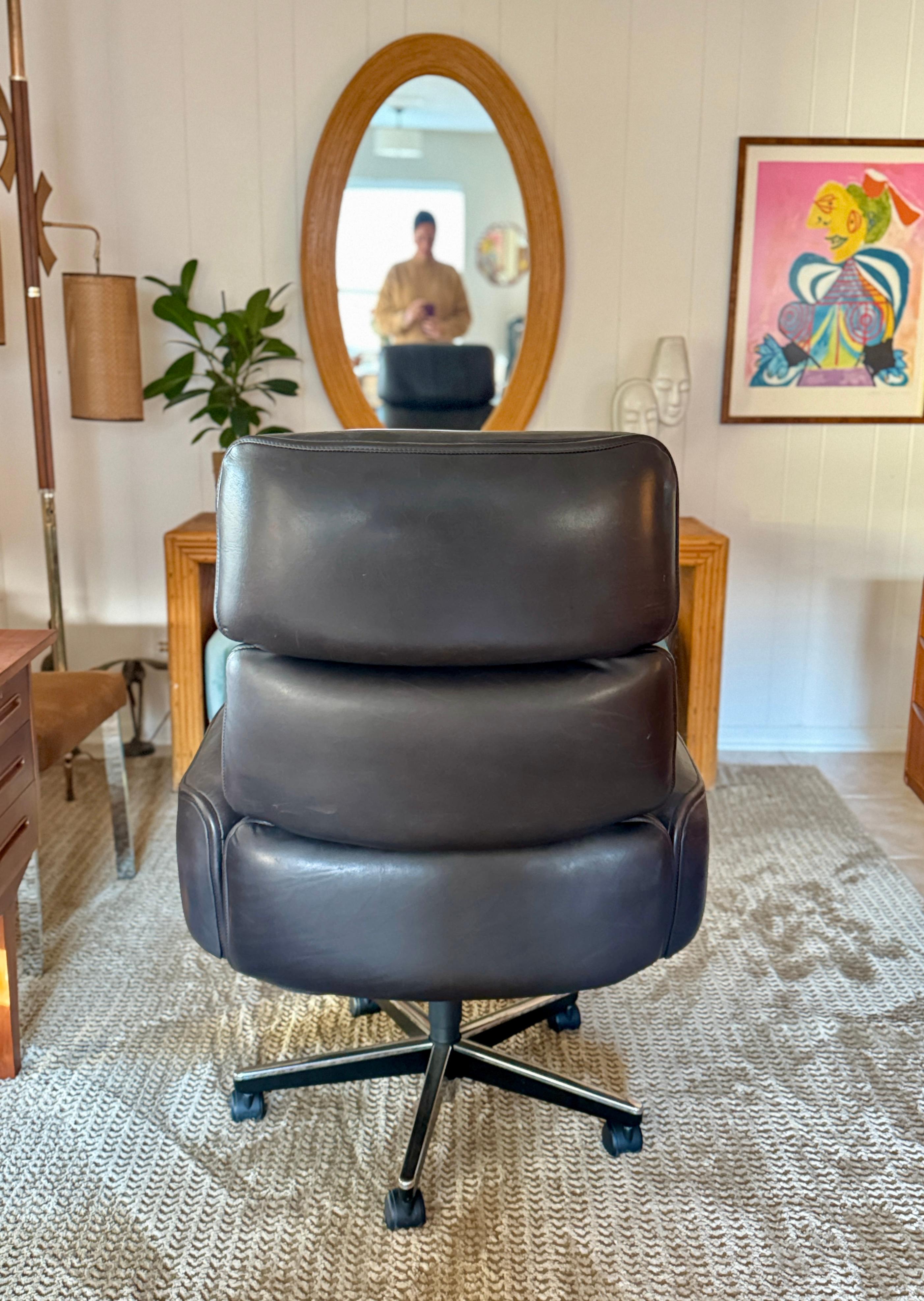 Ein luxuriöser Schreibtischstuhl aus braunem Leder von Otto Zapf für Knoll im Angebot 7