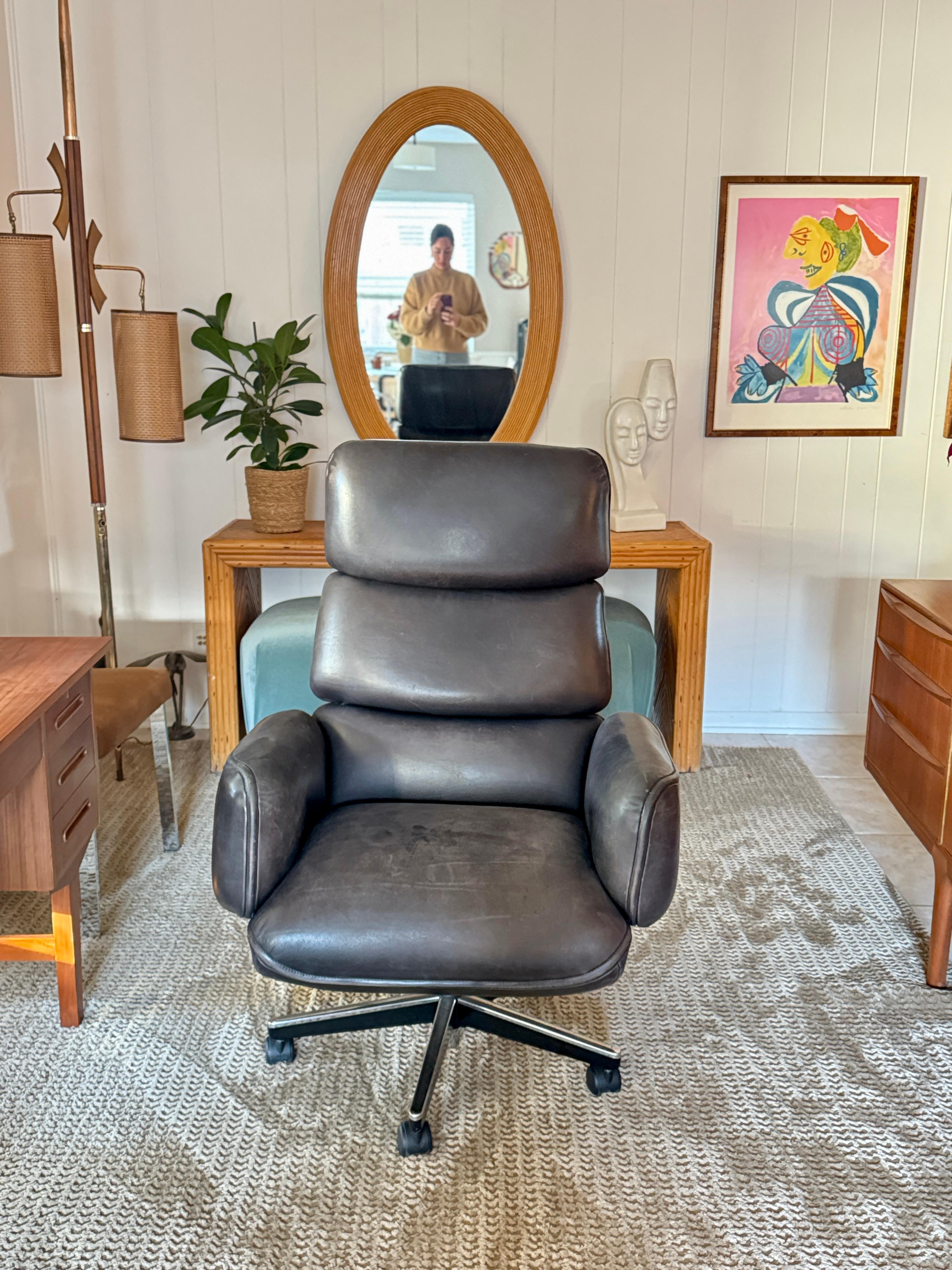 Ein luxuriöser Schreibtischstuhl aus braunem Leder von Otto Zapf für Knoll im Angebot 8