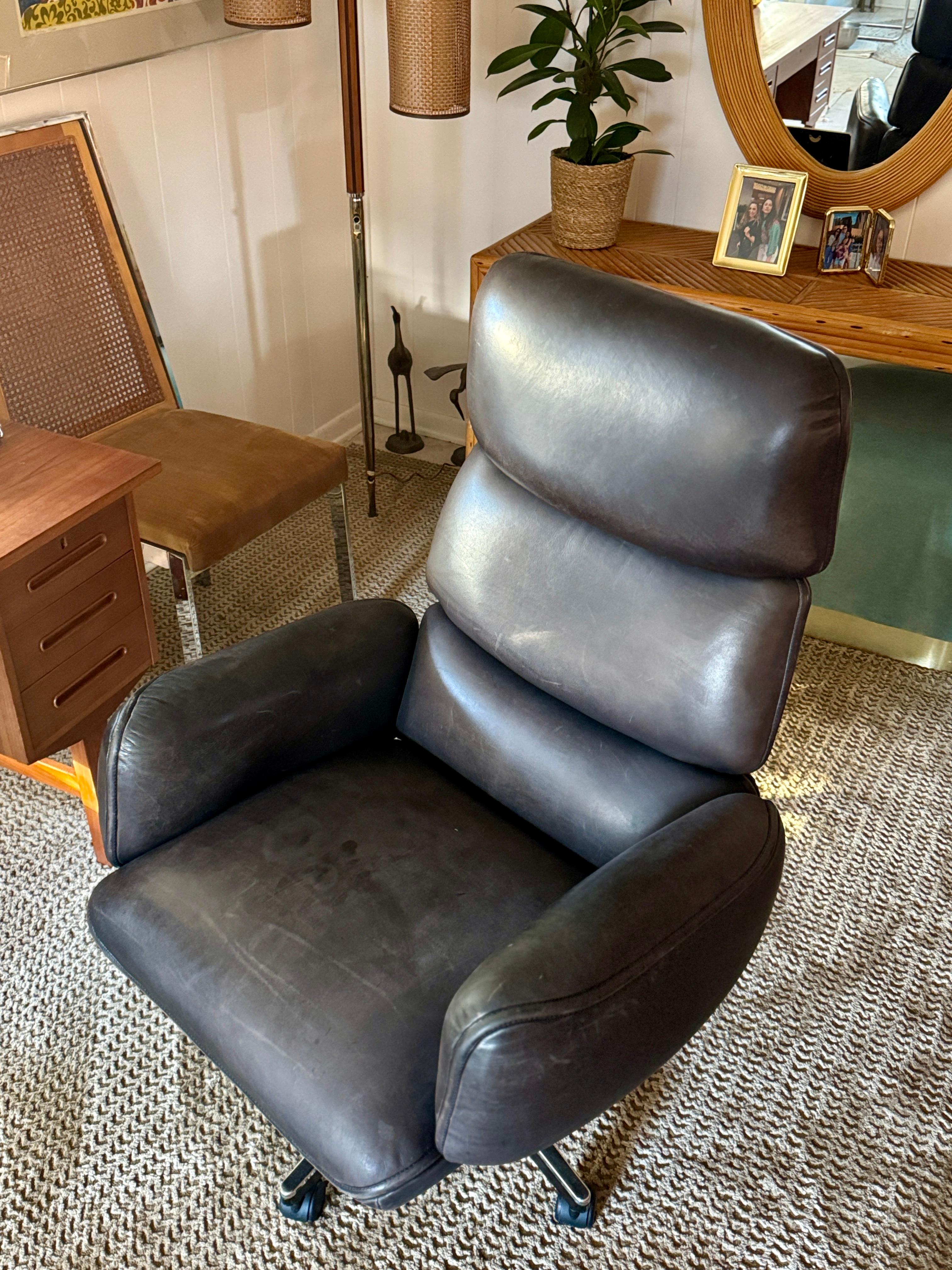 Ein luxuriöser Schreibtischstuhl aus braunem Leder von Otto Zapf für Knoll im Angebot 11