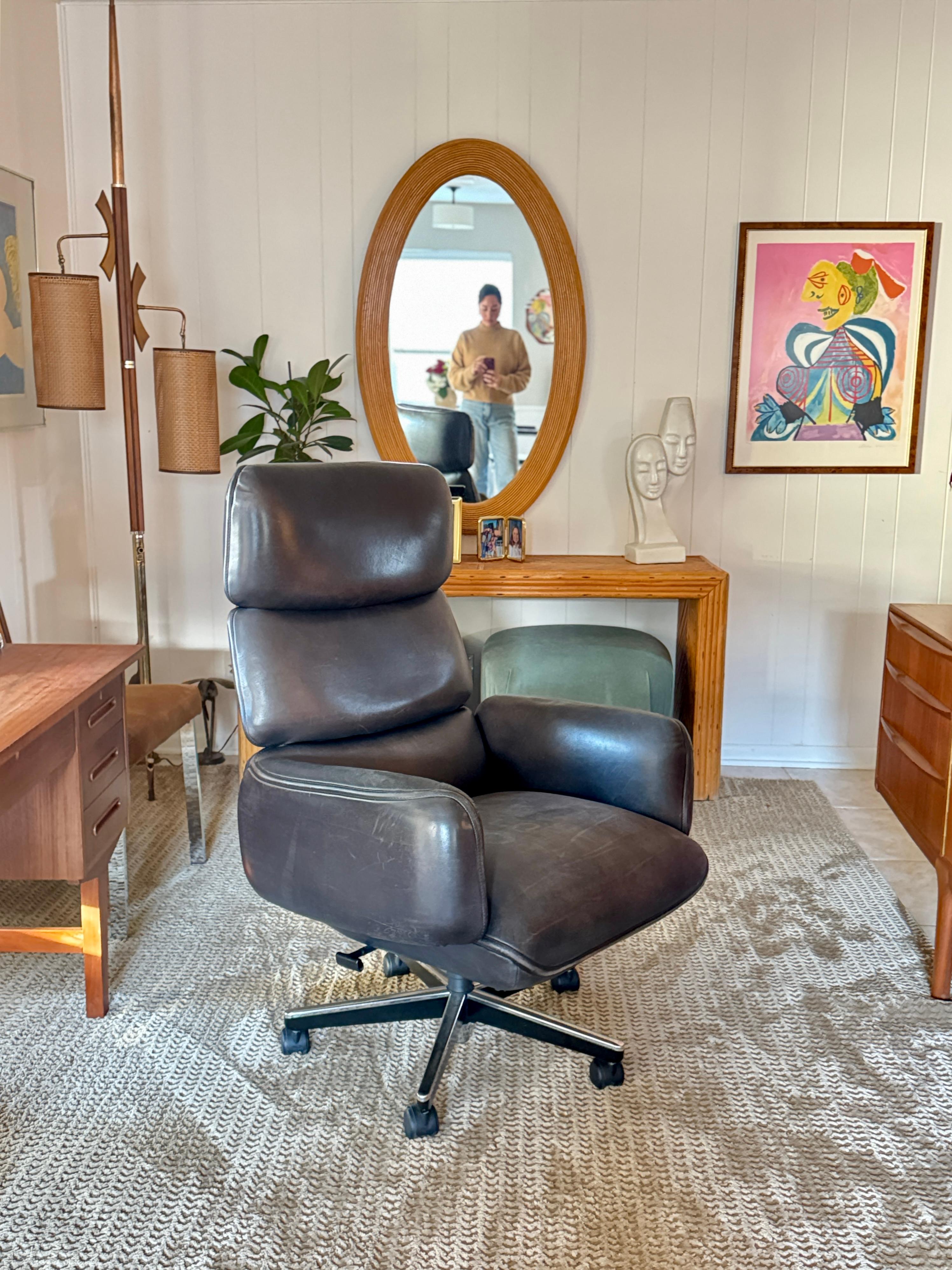 Ein luxuriöser Schreibtischstuhl aus braunem Leder von Otto Zapf für Knoll im Angebot 12