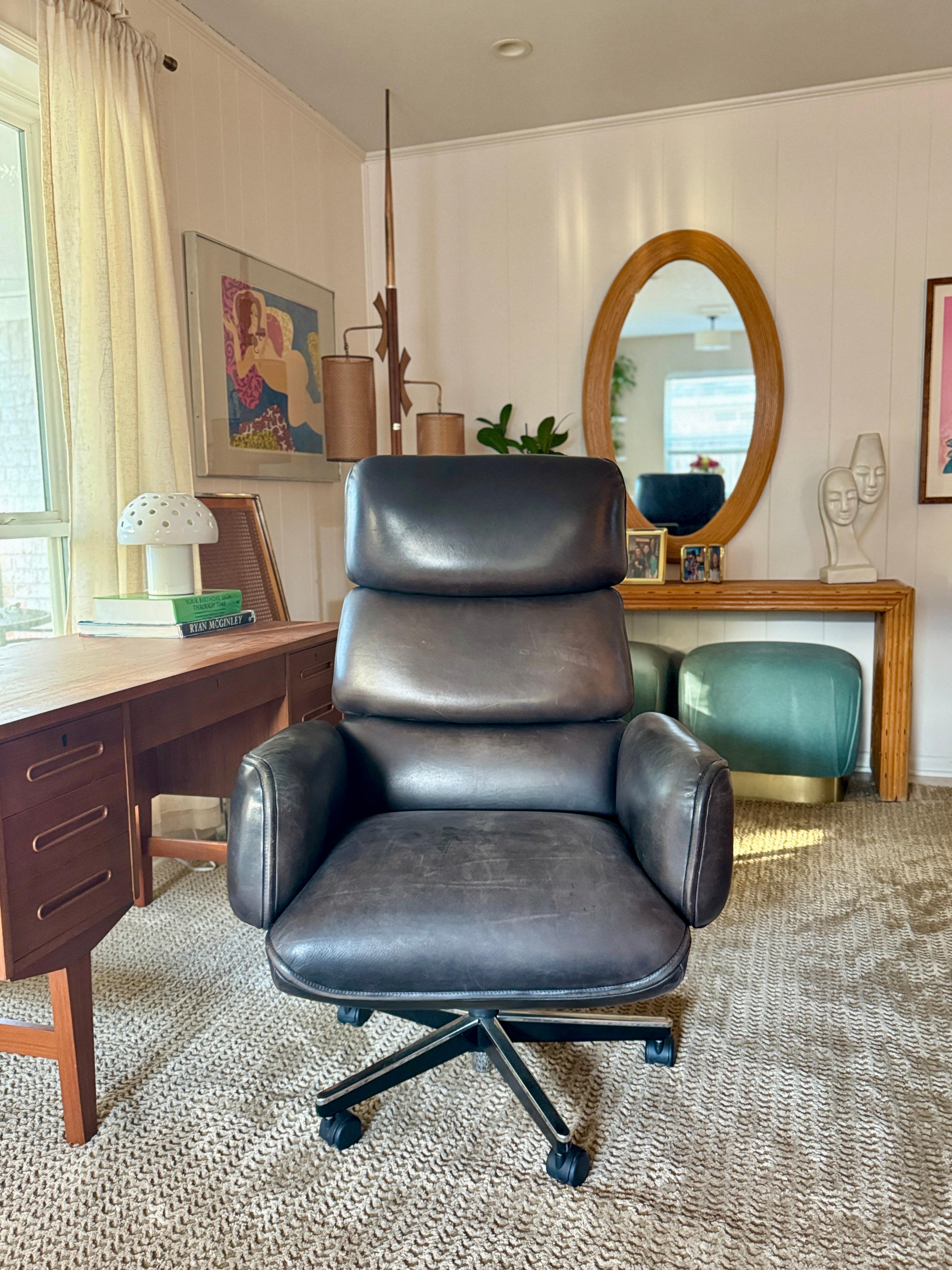 Ein luxuriöser Schreibtischstuhl aus braunem Leder von Otto Zapf für Knoll (Europäisch) im Angebot