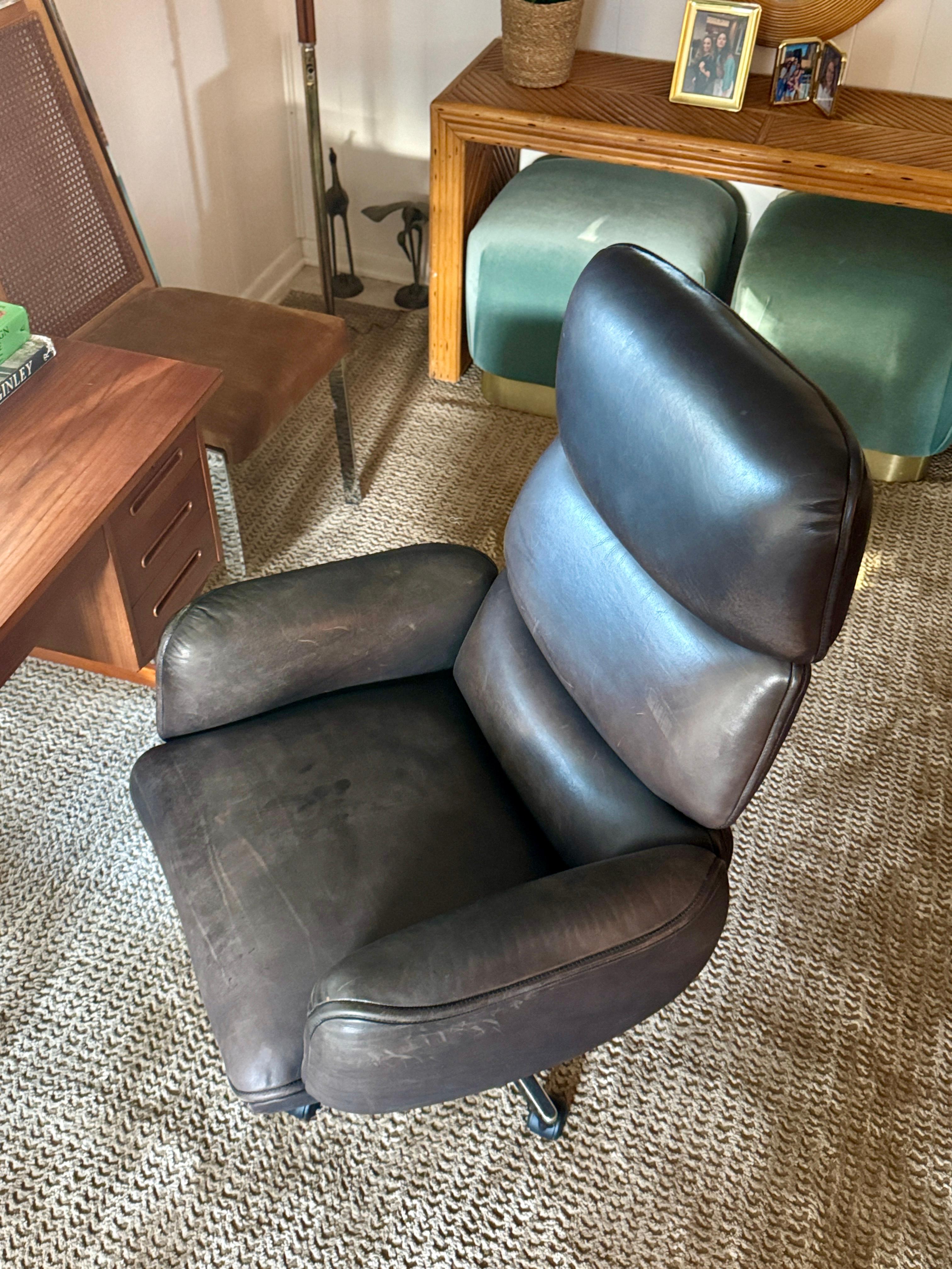 Ein luxuriöser Schreibtischstuhl aus braunem Leder von Otto Zapf für Knoll (Ende des 20. Jahrhunderts) im Angebot
