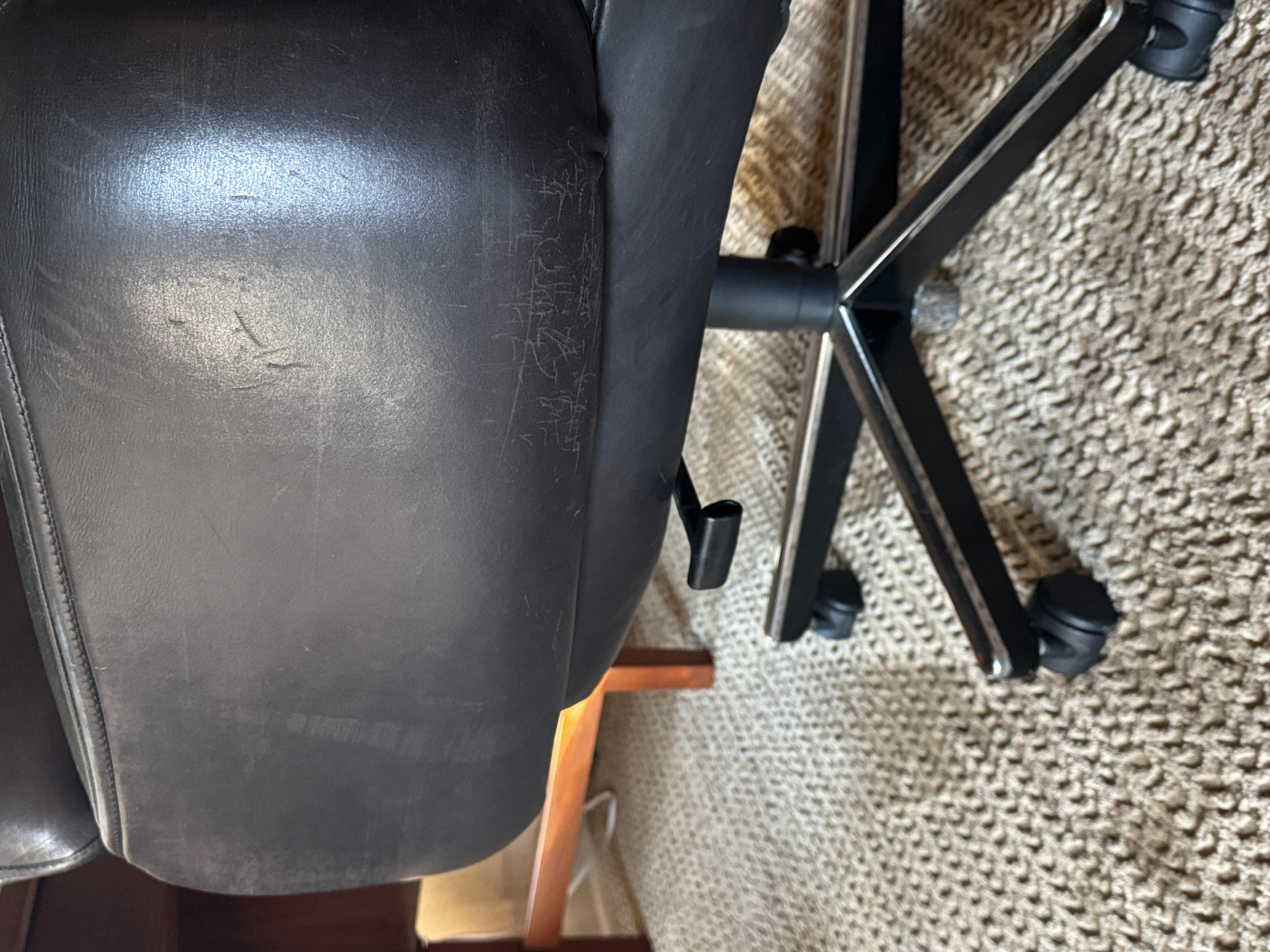Ein luxuriöser Schreibtischstuhl aus braunem Leder von Otto Zapf für Knoll im Angebot 3