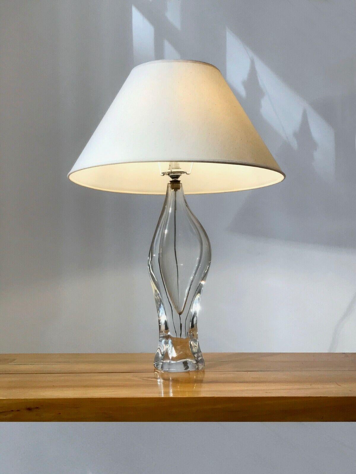 A very large and luxurious table lamp, Modernist, from Forme-Libre, base in a very thick piece of solid glass with sensual and asymmetrical lines, stamped Sèvres, France 1960.

SOLD WITH OR WITHOUT SIMILAR LAMPSHADE.
A SALE WITHOUT LAMPSHADE MAY