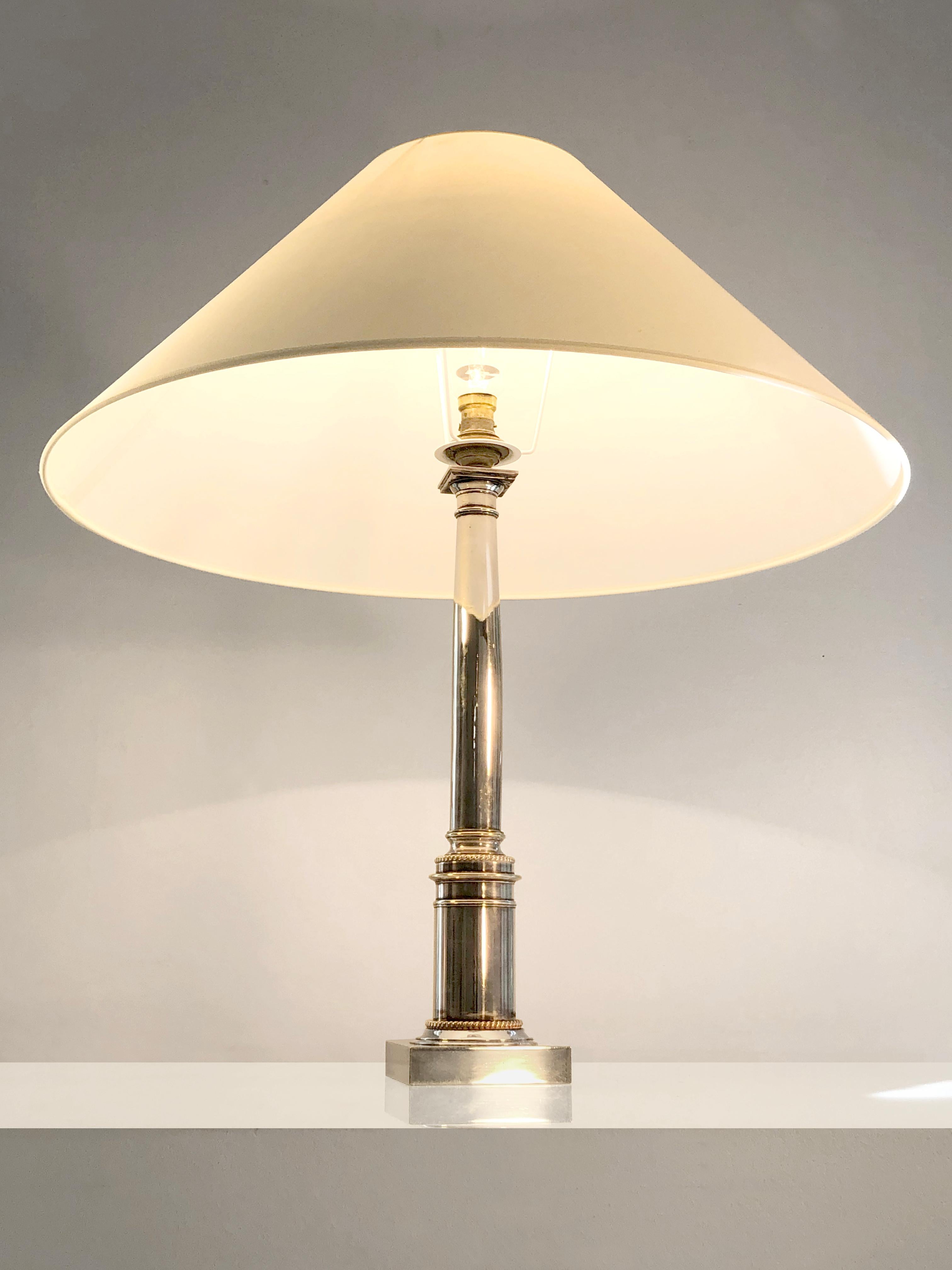 Luxuriöser SHABBY-CHIC NEOCLASSICAL versilberter BRONZE-TABLE LAMP, Frankreich 1970 (Französisch) im Angebot