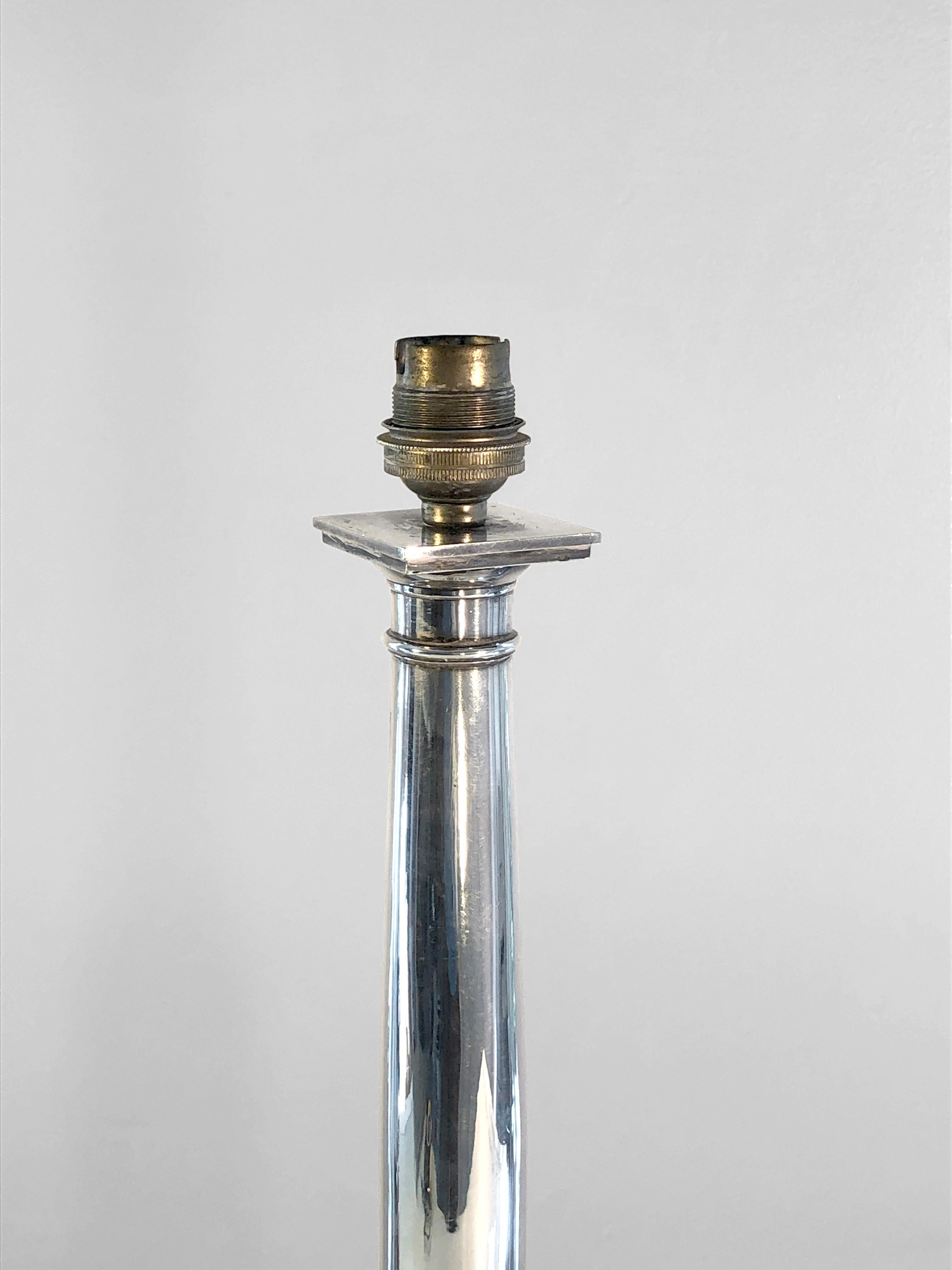 Luxuriöser SHABBY-CHIC NEOCLASSICAL versilberter BRONZE-TABLE LAMP, Frankreich 1970 im Zustand „Gut“ im Angebot in PARIS, FR