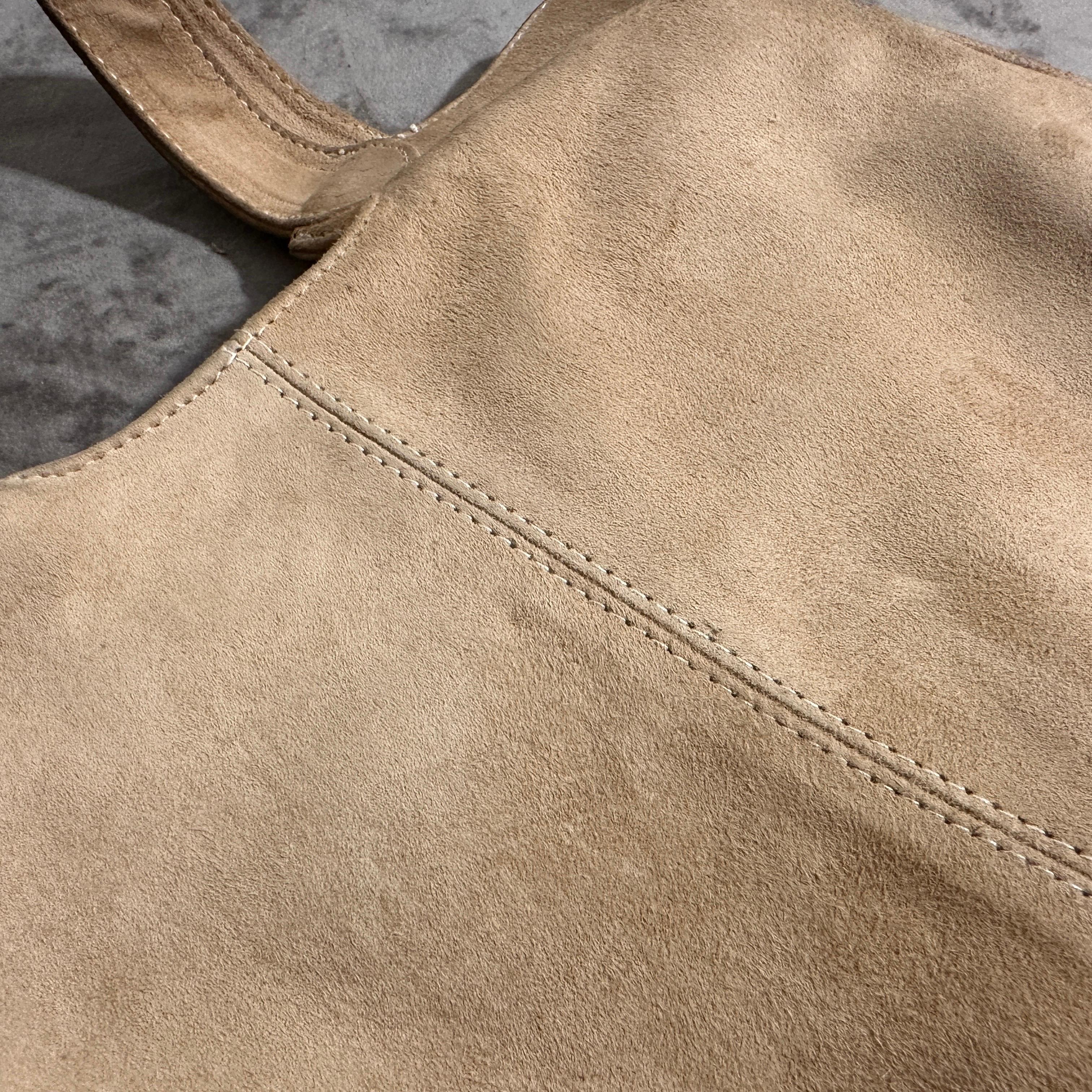 A Luxury 1960s Light Brown Suede leather Italian Hand-bag For Sale 9