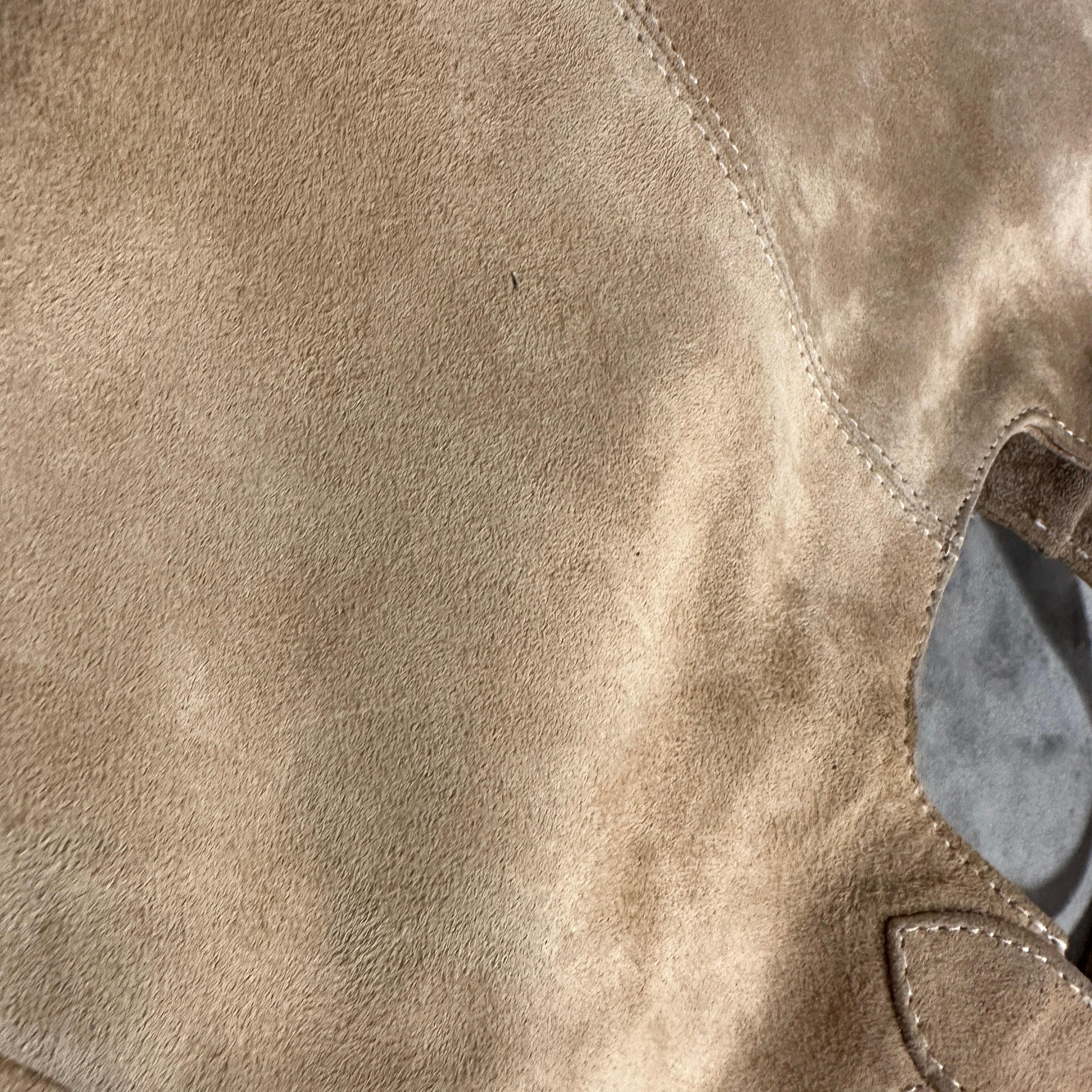 A Luxury 1960s Light Brown Suede leather Italian Hand-bag In Good Condition For Sale In Aci Castello, IT