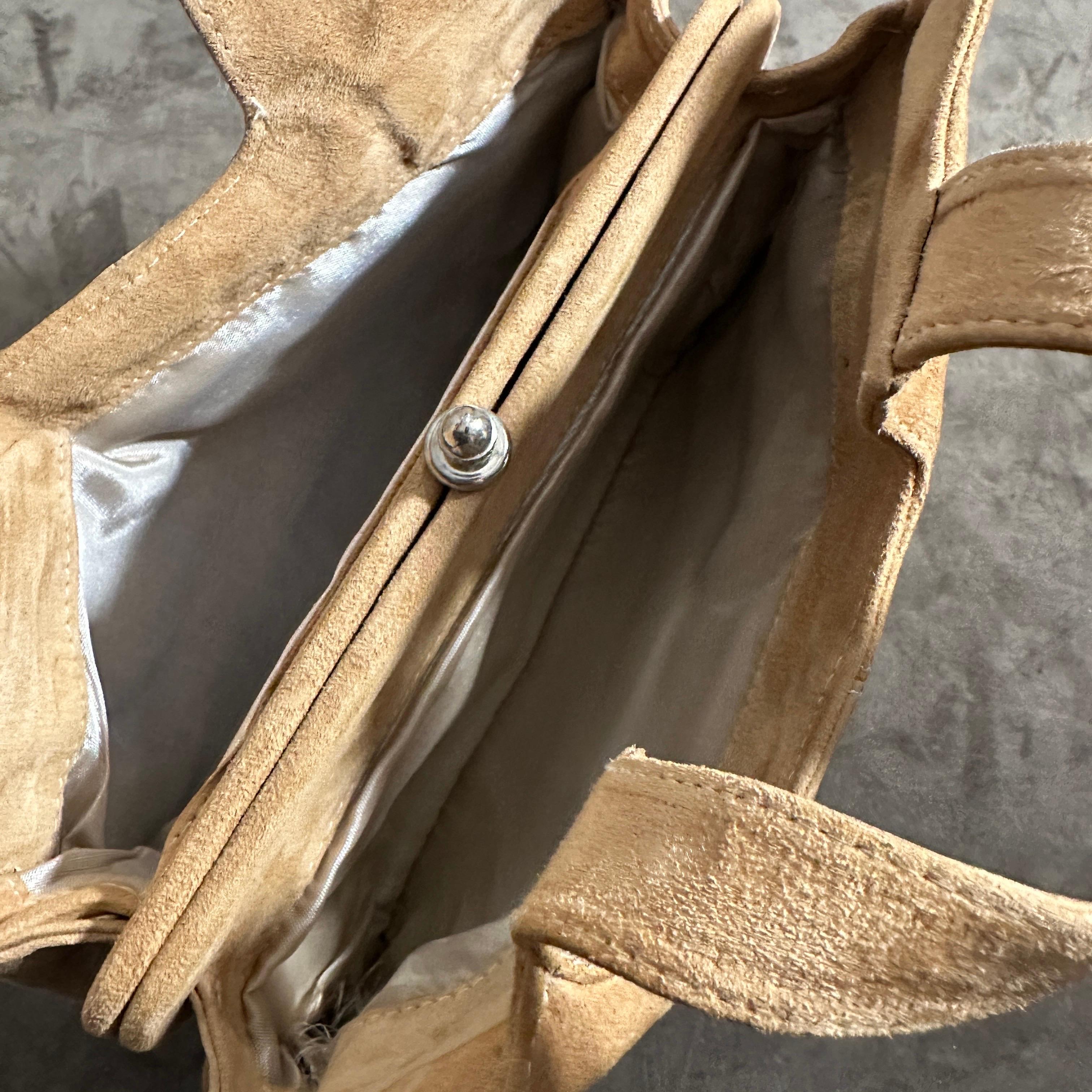 A Luxury 1960s Light Brown Suede leather Italian Hand-bag For Sale 2