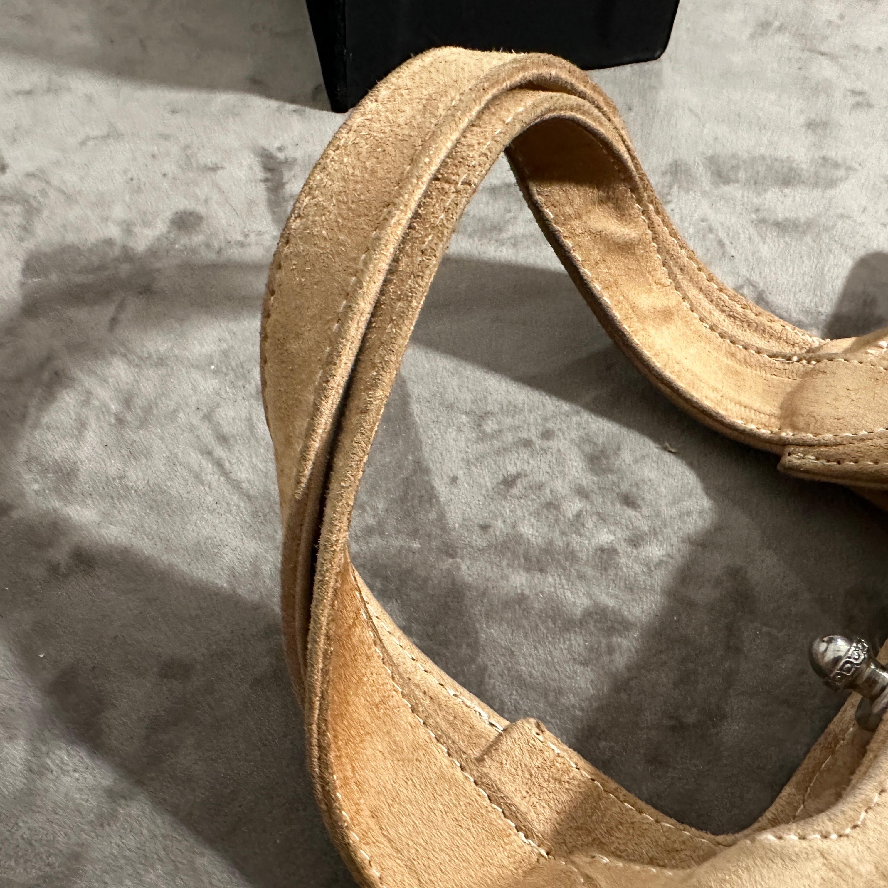 A Luxury 1960s Light Brown Suede leather Italian Hand-bag For Sale 3