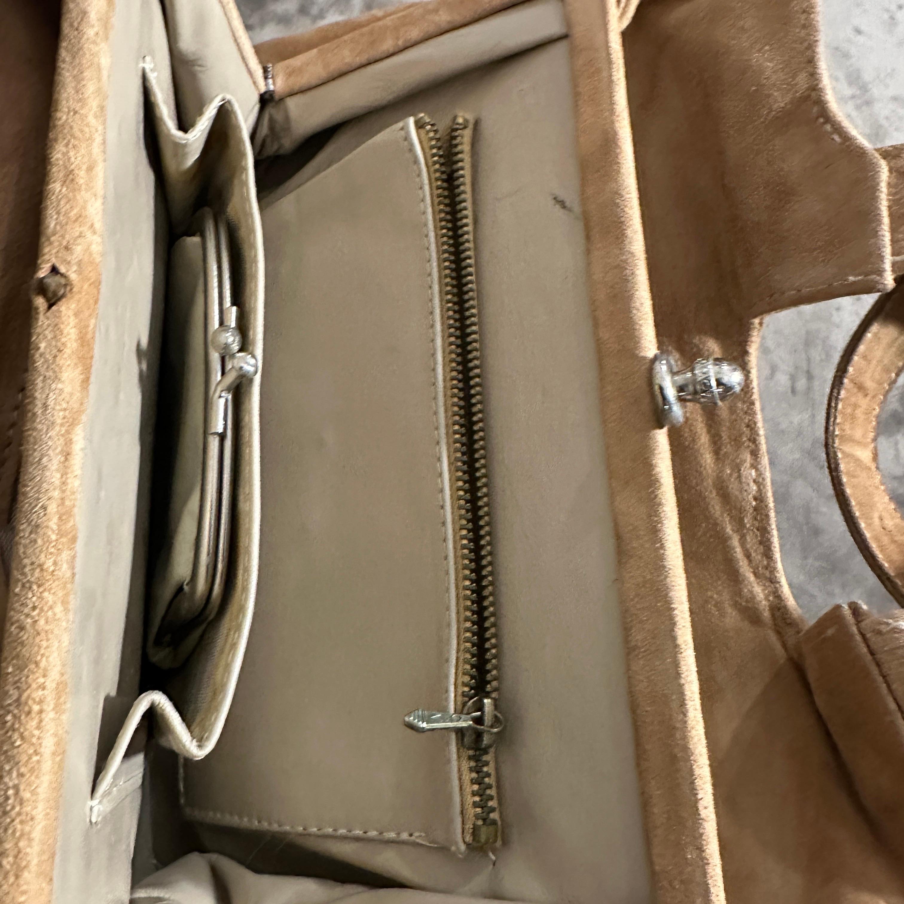 A Luxury 1960s Light Brown Suede leather Italian Hand-bag For Sale 4