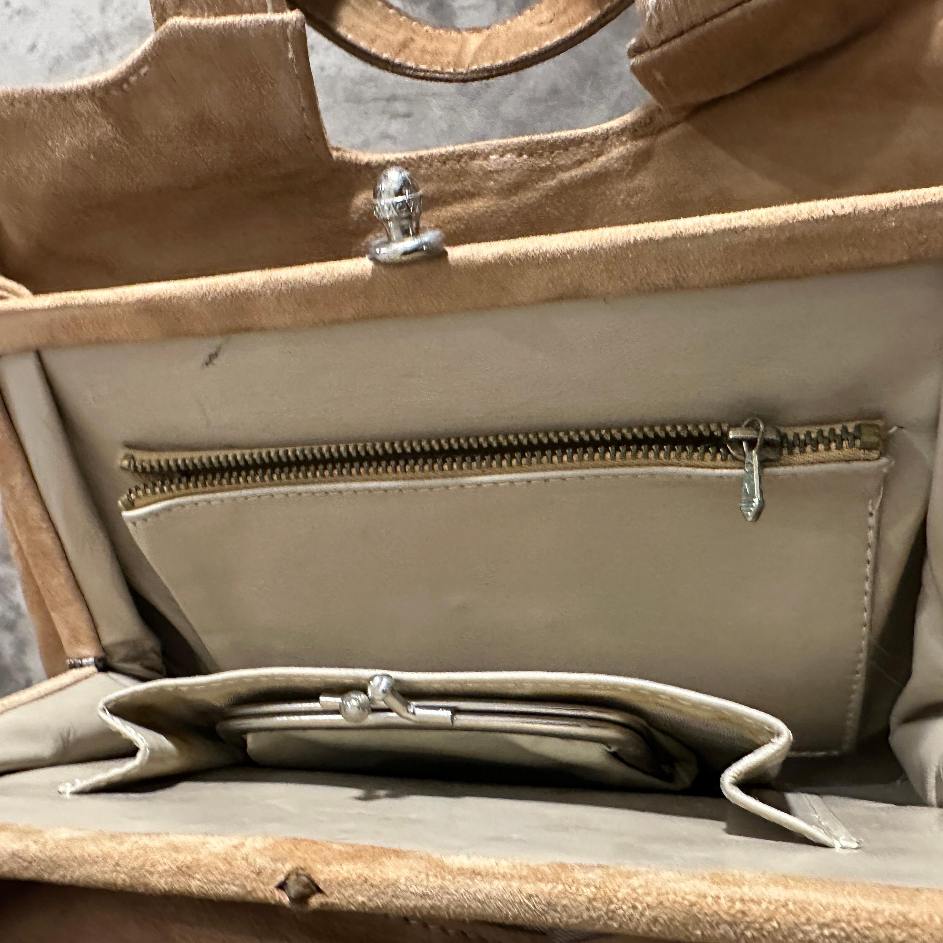 A Luxury 1960s Light Brown Suede leather Italian Hand-bag For Sale 4