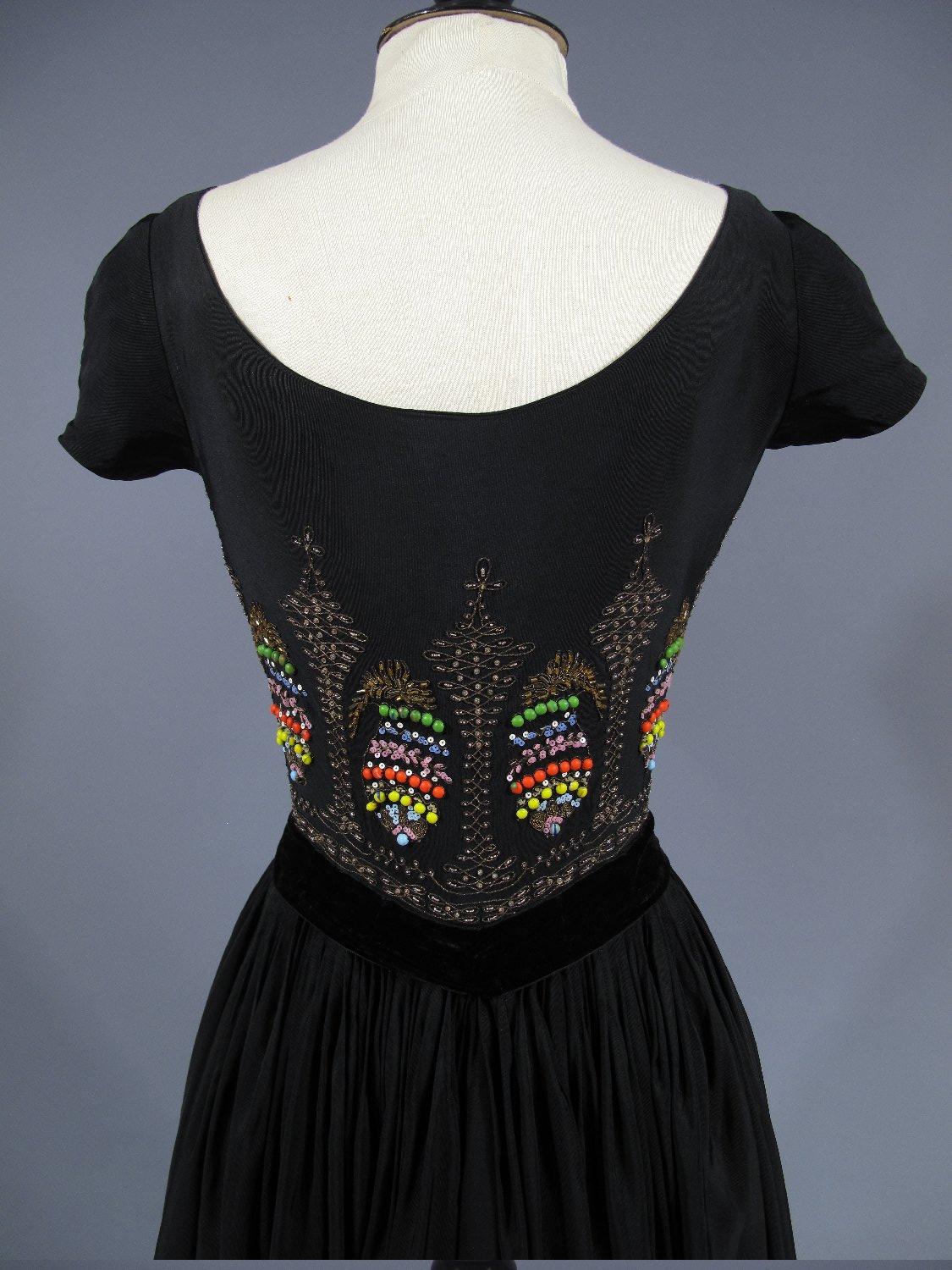 A Madame Grès Couture Evening Dress - Autumn Winter 1953 For Sale 8