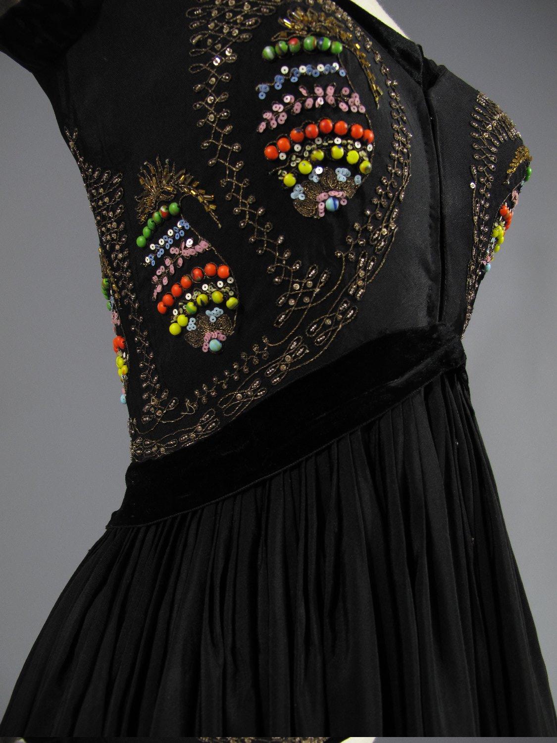 A Madame Grès Couture Evening Dress - Autumn Winter 1953 For Sale 11