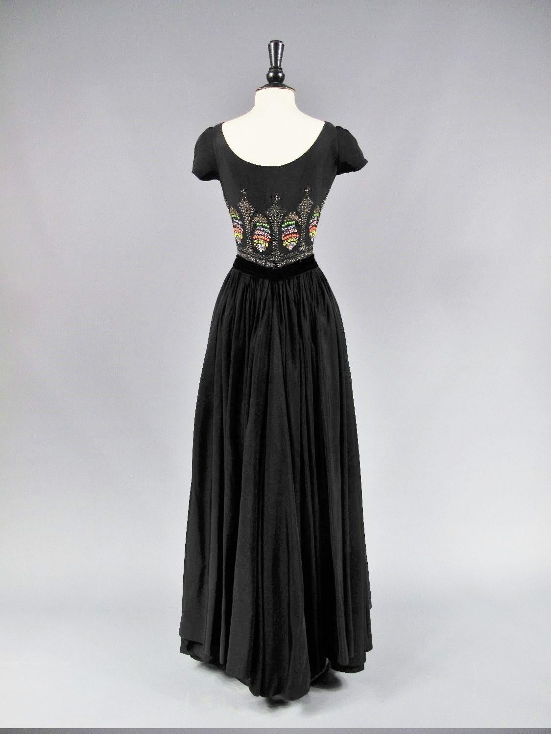 Ein Madame Grès Couture Abendkleid - Herbst Winter 1953 im Angebot 3