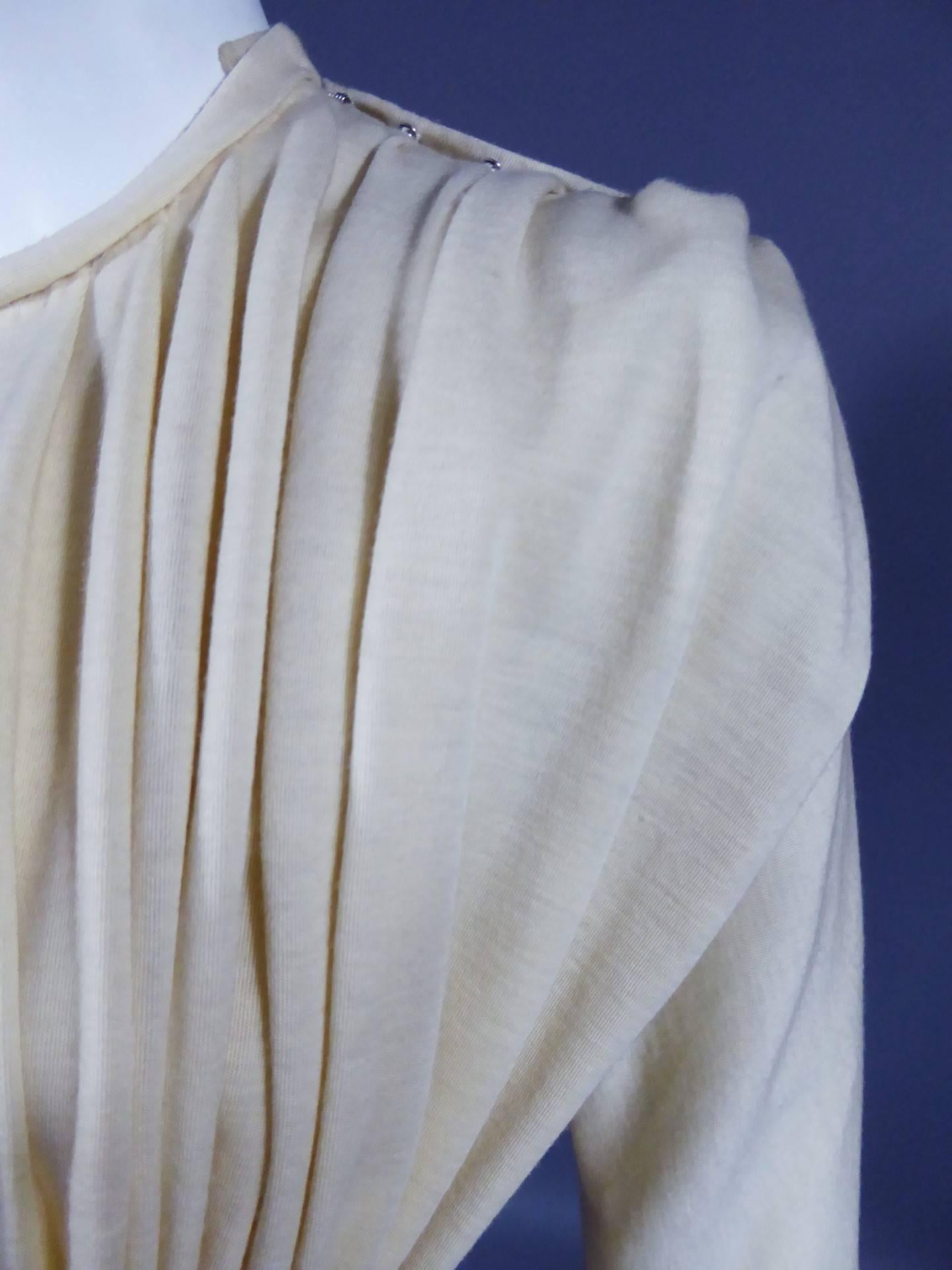 Beige Robe de Couture en laine beige de Madame Grès (attribuée à) - France Circa 1970 en vente