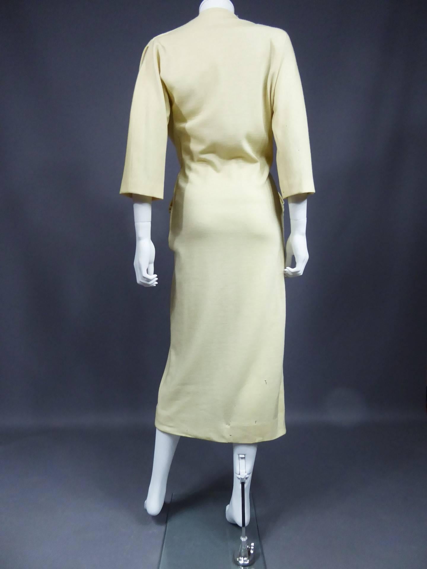 Robe de Couture en laine beige de Madame Grès (attribuée à) - France Circa 1970 Pour femmes en vente