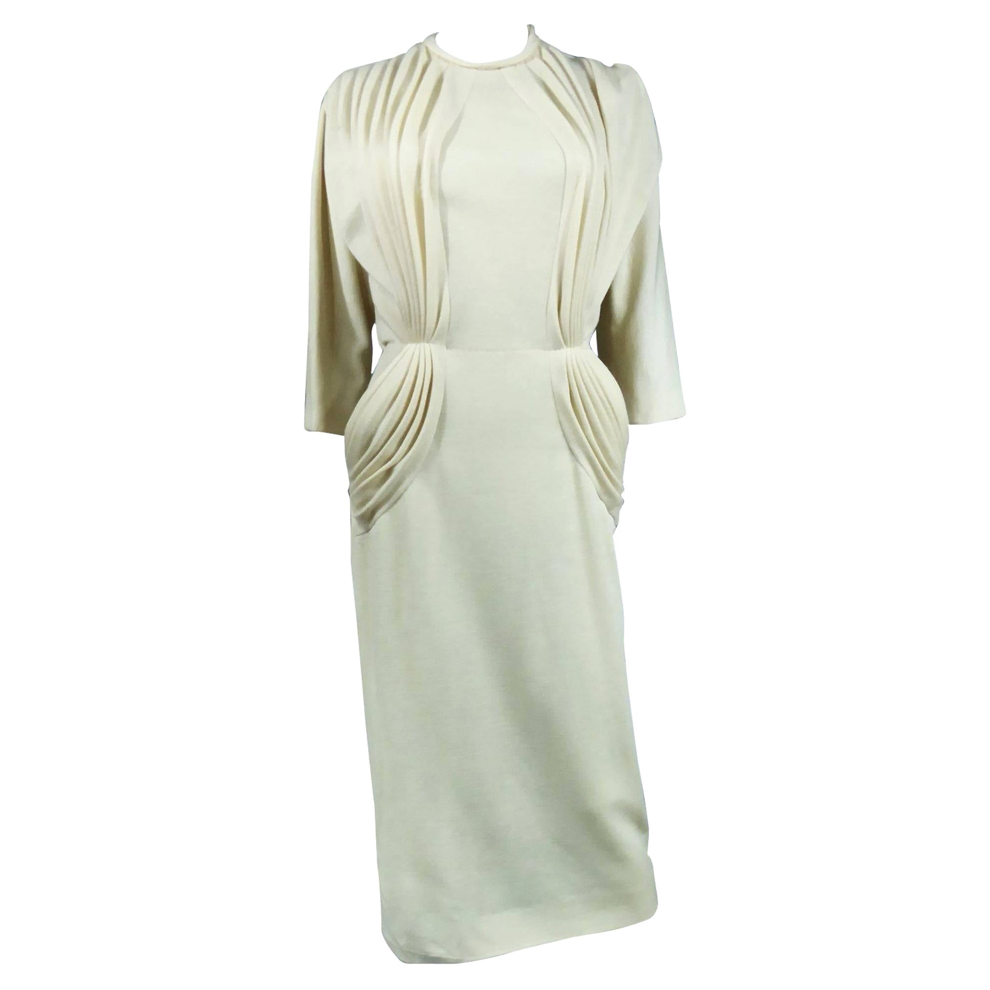 Robe de Couture en laine beige de Madame Grès (attribuée à) - France Circa 1970 en vente