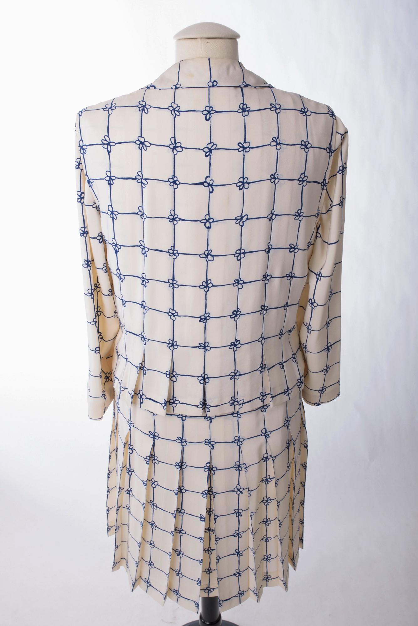 A Mademoiselle Chanel Haute Couture Printed Crepe dress Number 61476 Circa 1960 7