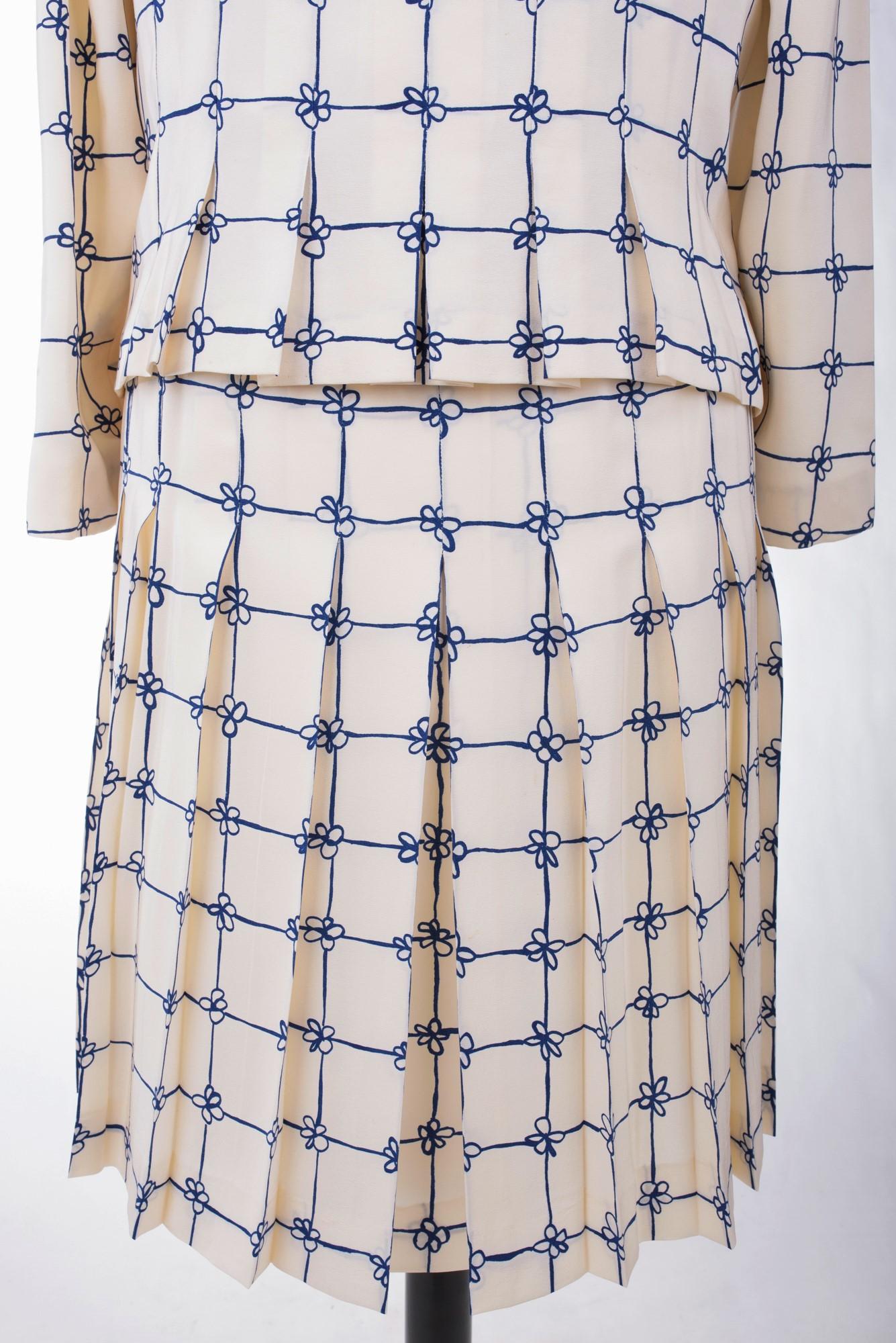 A Mademoiselle Chanel Haute Couture Printed Crepe dress Number 61476 Circa 1960 8