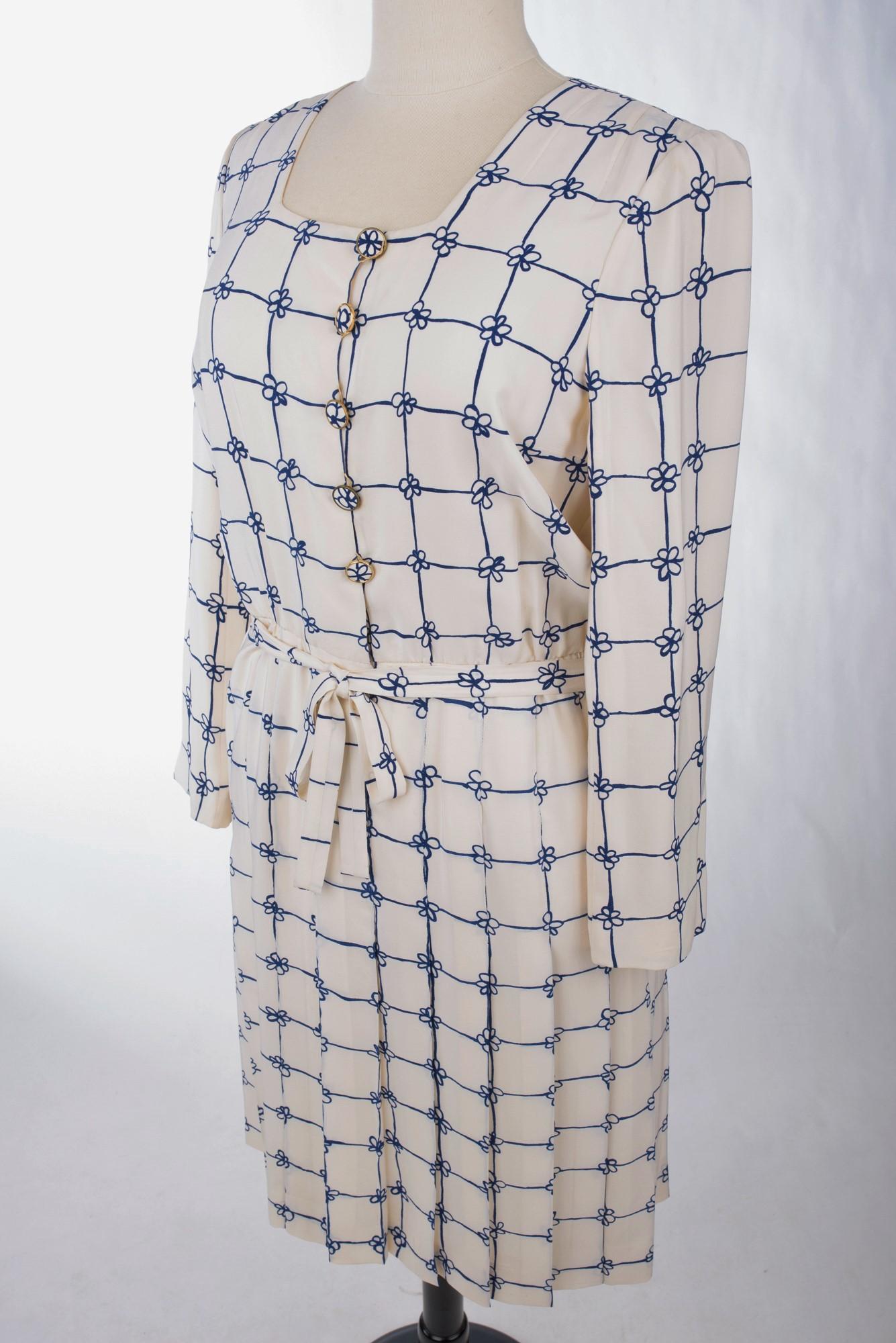 A Mademoiselle Chanel Haute Couture Printed Crepe dress Number 61476 Circa 1960 9