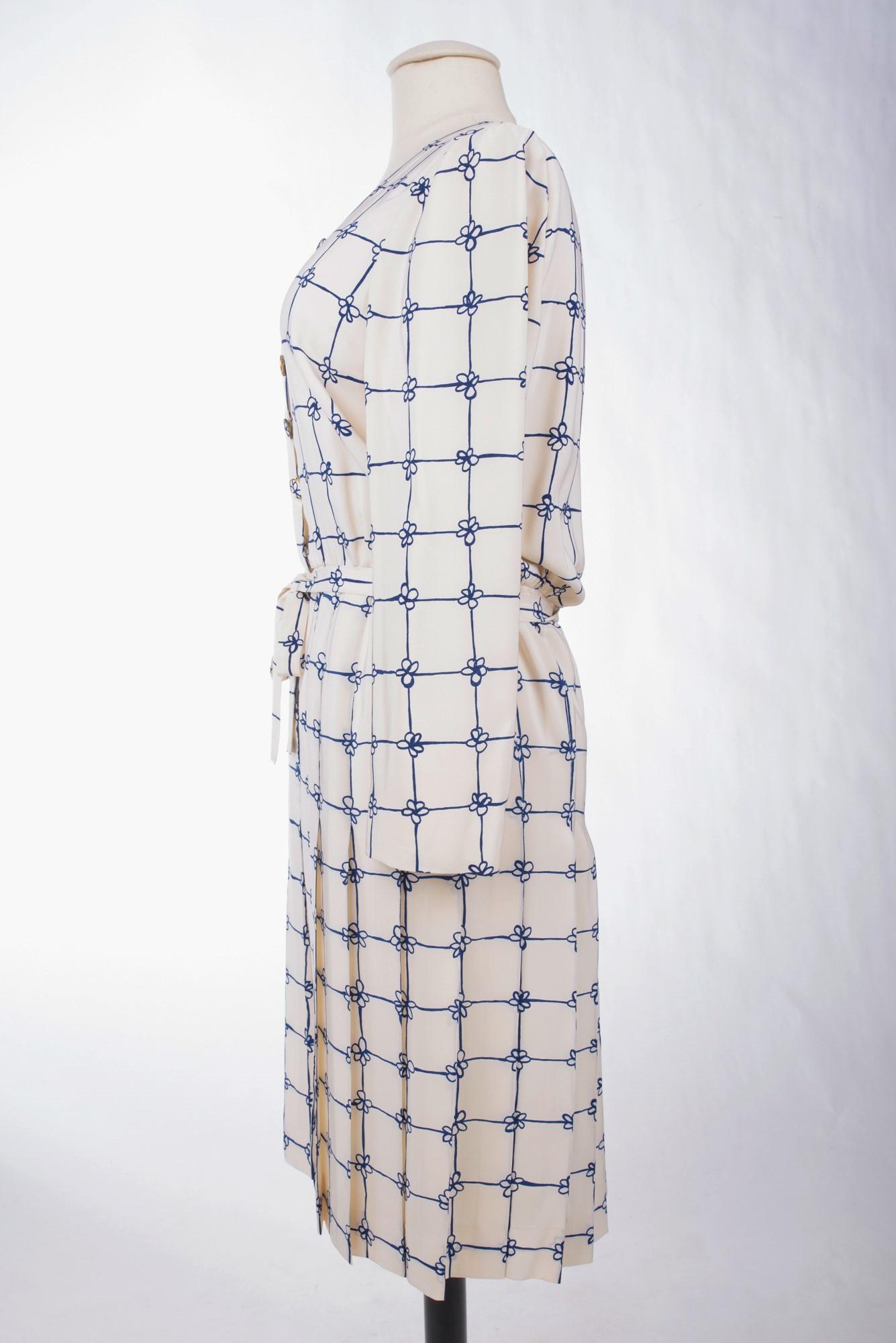 A Mademoiselle Chanel Haute Couture Printed Crepe dress Number 61476 Circa 1960 10
